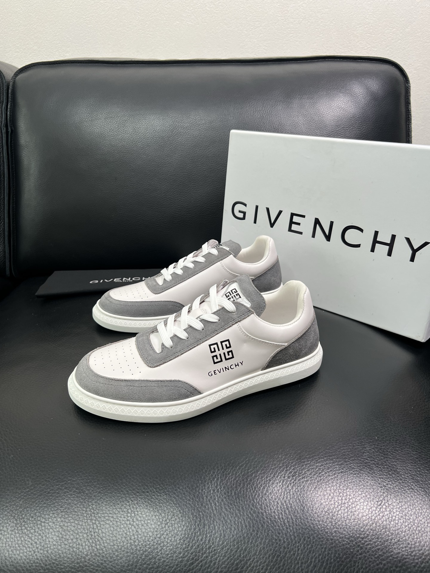 Givenchy 🔍顶级代购🇮🇹 纪梵希 新品专柜同步原厂配置，意大利进口牛皮搭配网布面料，全鞋配件私模