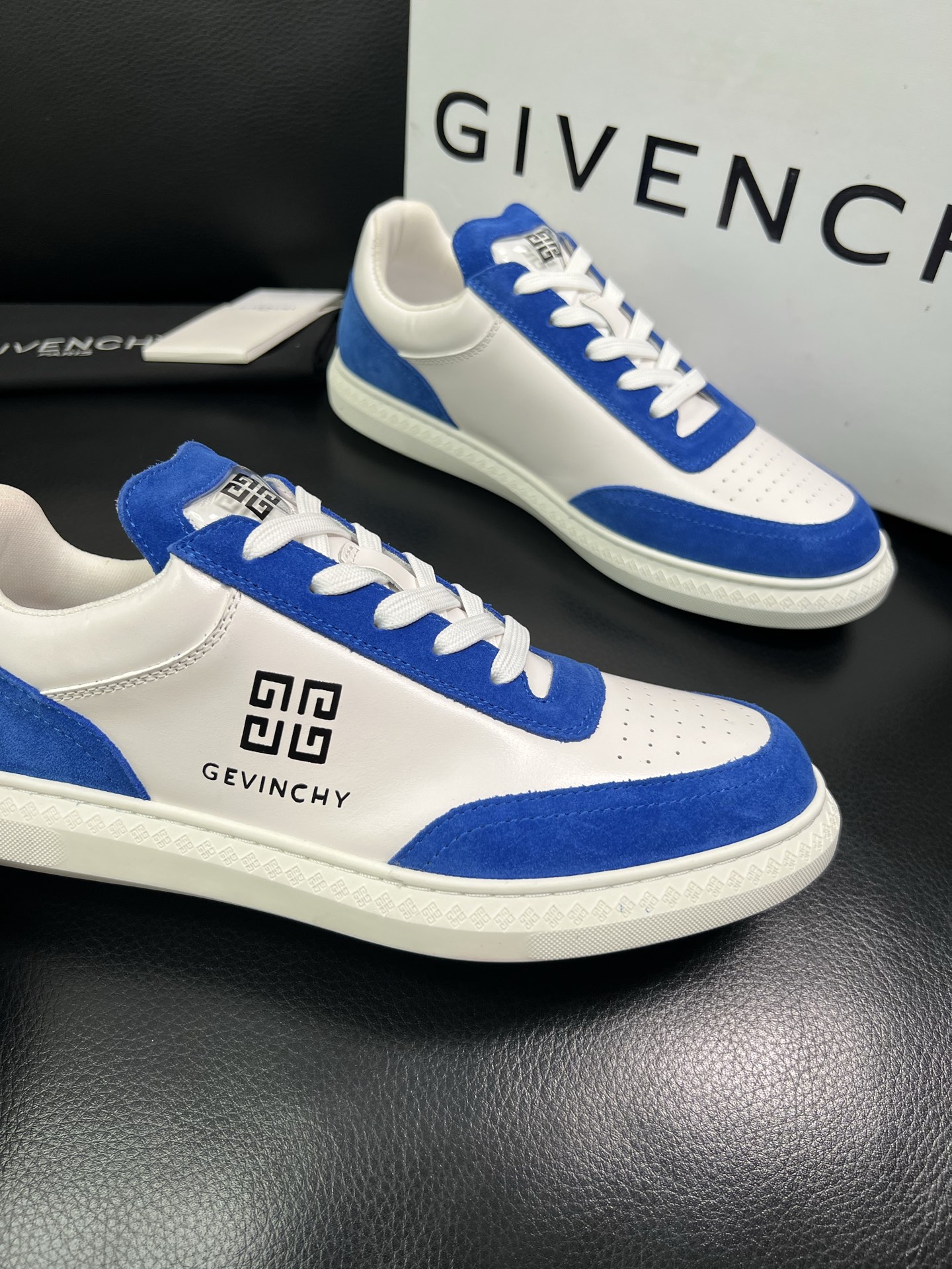 Givenchy 🔍顶级代购🇮🇹 纪梵希 新品专柜同步原厂配置，意大利进口牛皮搭配网布面料，全鞋配件私模