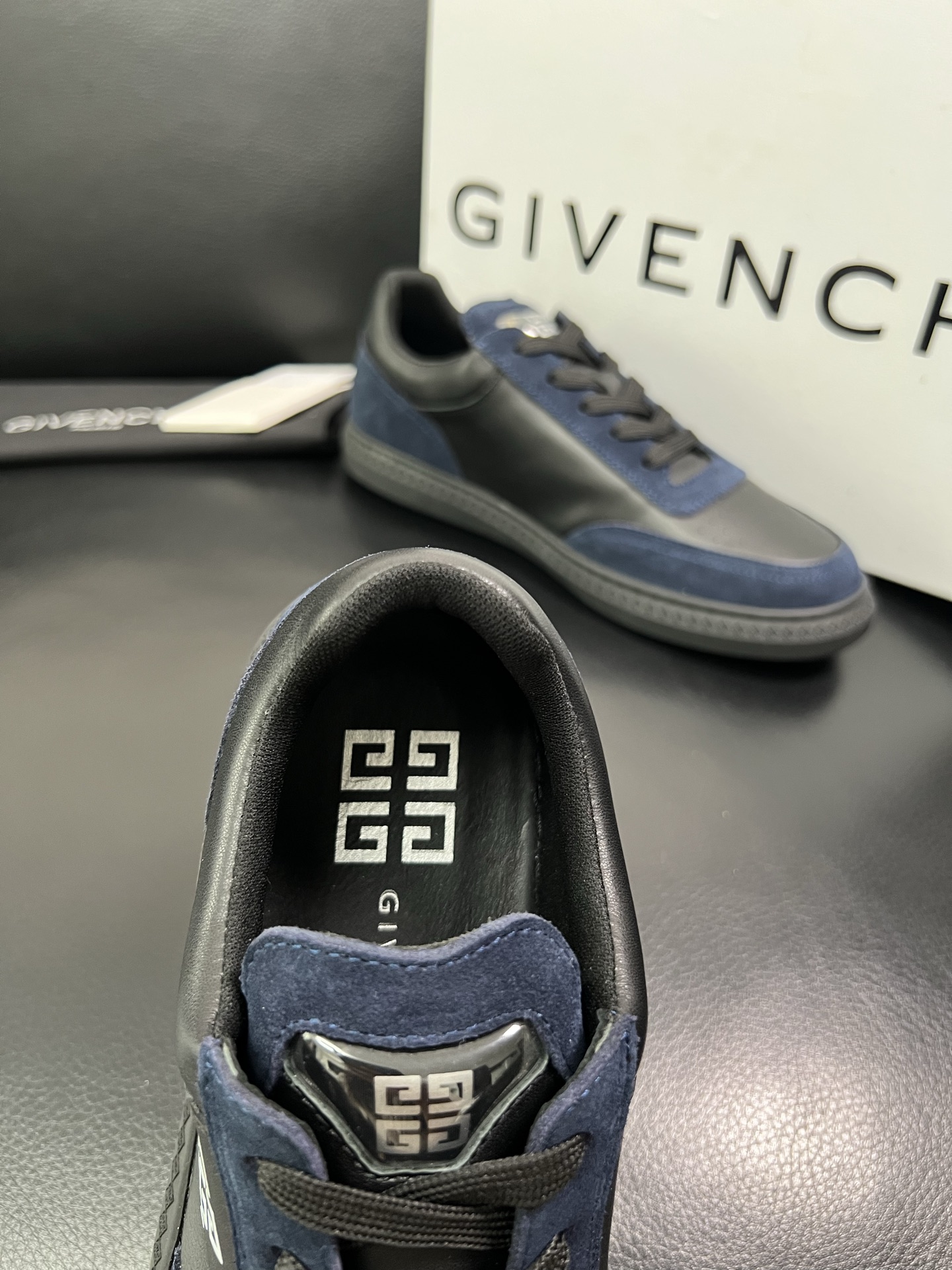 Givenchy 🔍顶级代购🇮🇹 纪梵希 新品专柜同步原厂配置，意大利进口牛皮搭配网布面料，全鞋配件私模