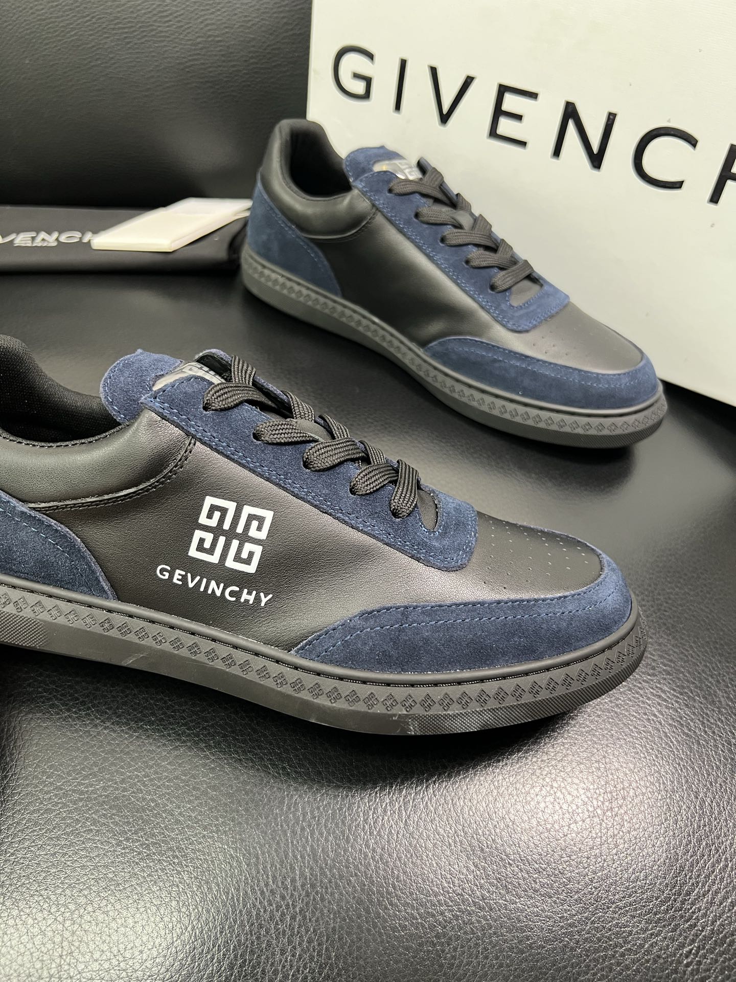 Givenchy 🔍顶级代购🇮🇹 纪梵希 新品专柜同步原厂配置，意大利进口牛皮搭配网布面料，全鞋配件私模