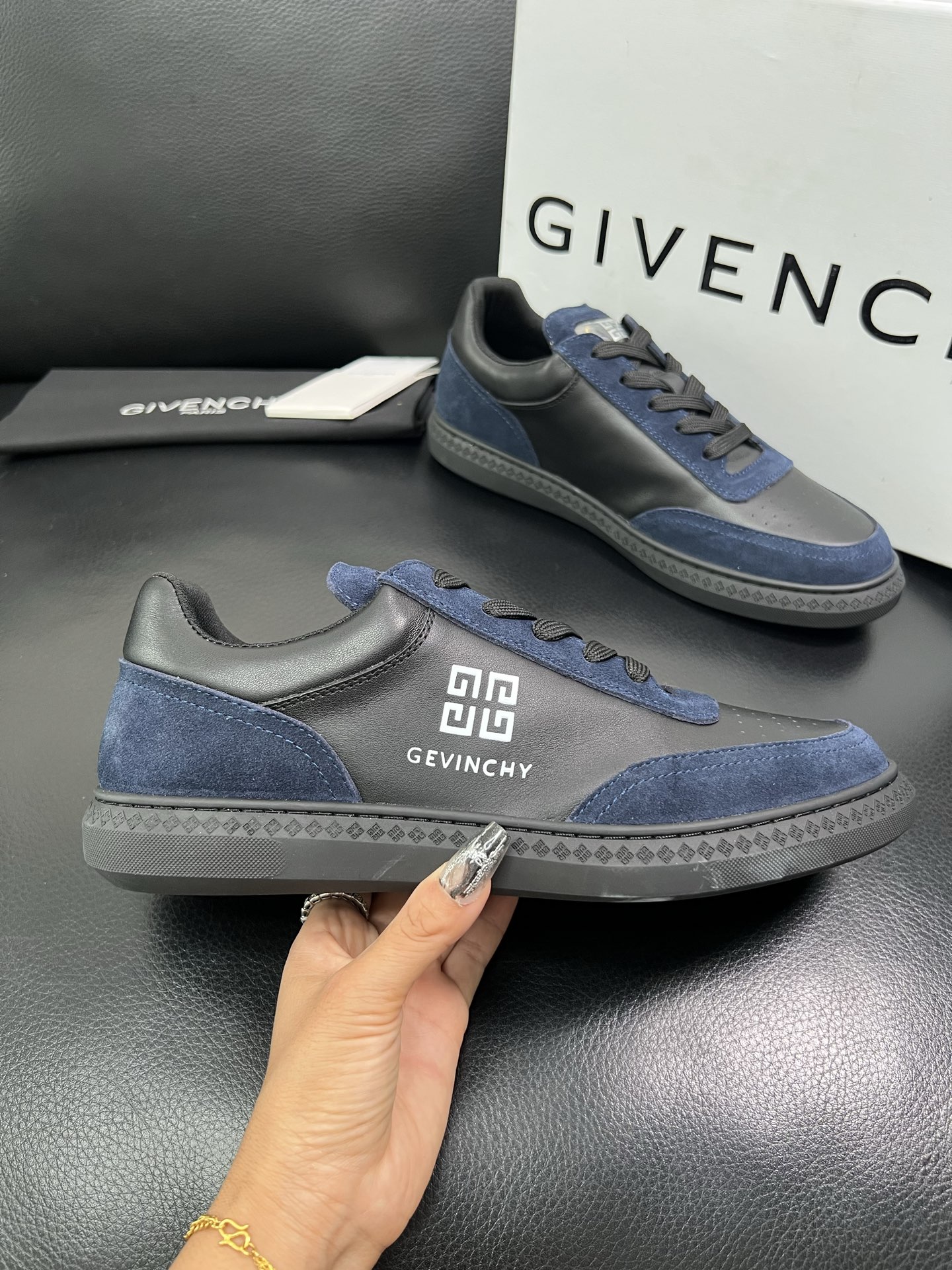 Givenchy 🔍顶级代购🇮🇹 纪梵希 新品专柜同步原厂配置，意大利进口牛皮搭配网布面料，全鞋配件私模