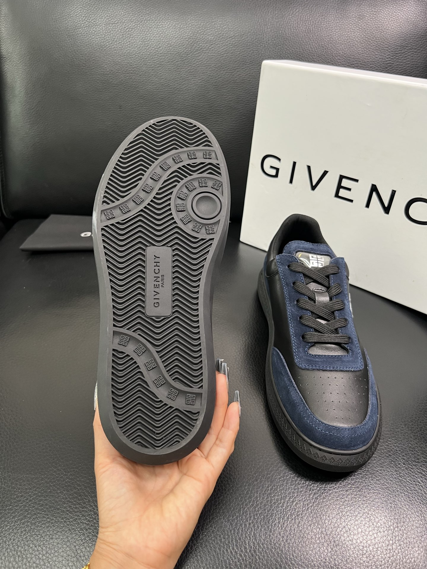 Givenchy 🔍顶级代购🇮🇹 纪梵希 新品专柜同步原厂配置，意大利进口牛皮搭配网布面料，全鞋配件私模