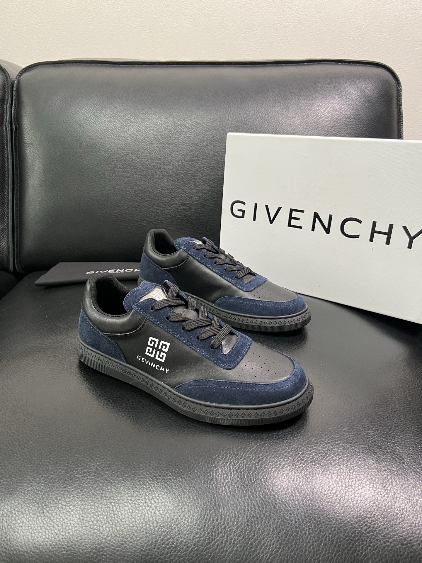 Givenchy 🔍顶级代购🇮🇹 纪梵希 新品专柜同步原厂配置，意大利进口牛皮搭配网布面料，全鞋配件私模