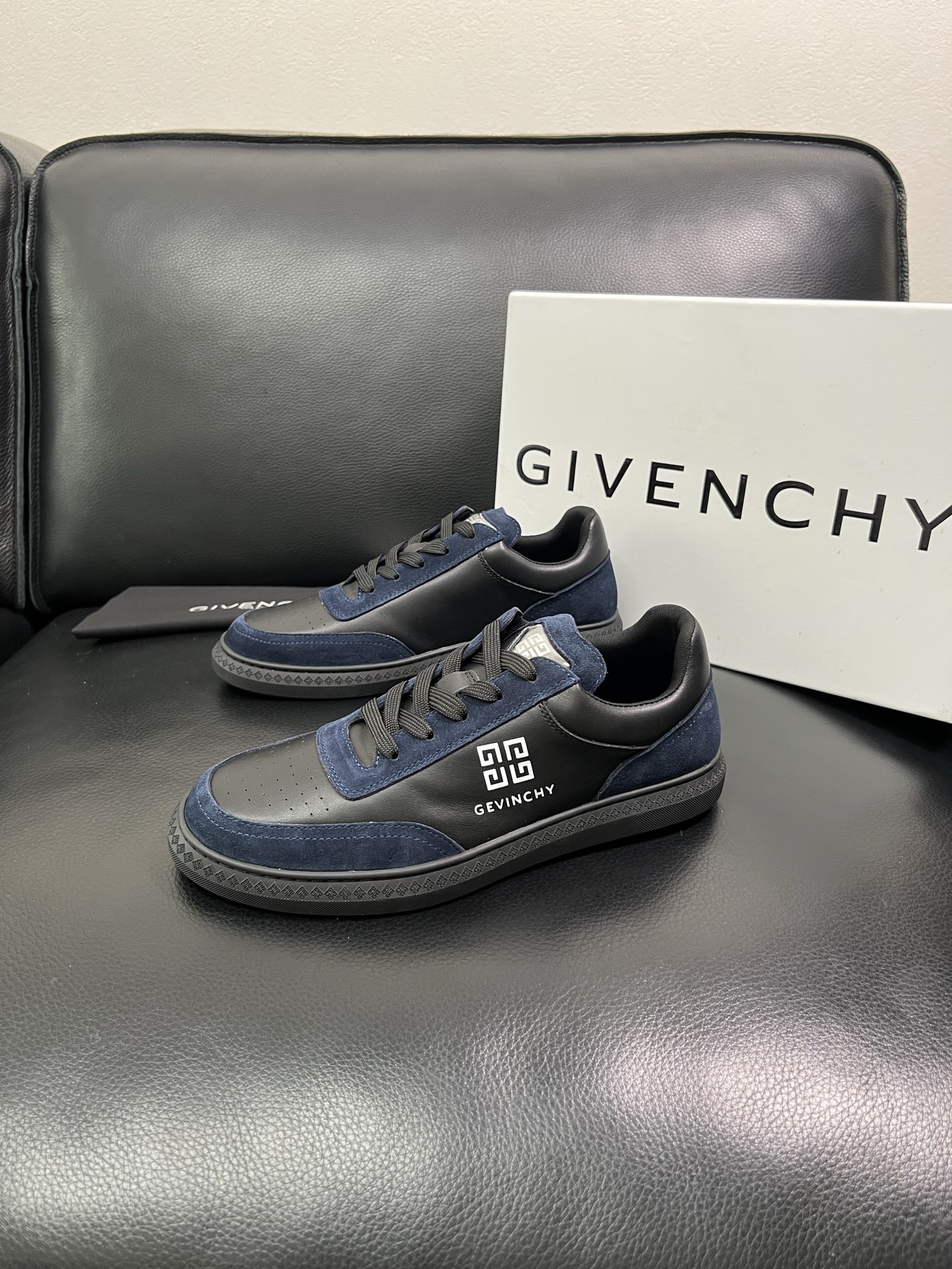 Givenchy 🔍顶级代购🇮🇹 纪梵希 新品专柜同步原厂配置，意大利进口牛皮搭配网布面料，全鞋配件私模