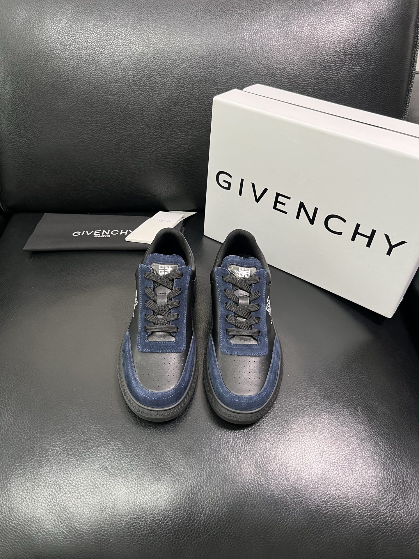 Givenchy 🔍顶级代购🇮🇹 纪梵希 新品专柜同步原厂配置，意大利进口牛皮搭配网布面料，全鞋配件私模