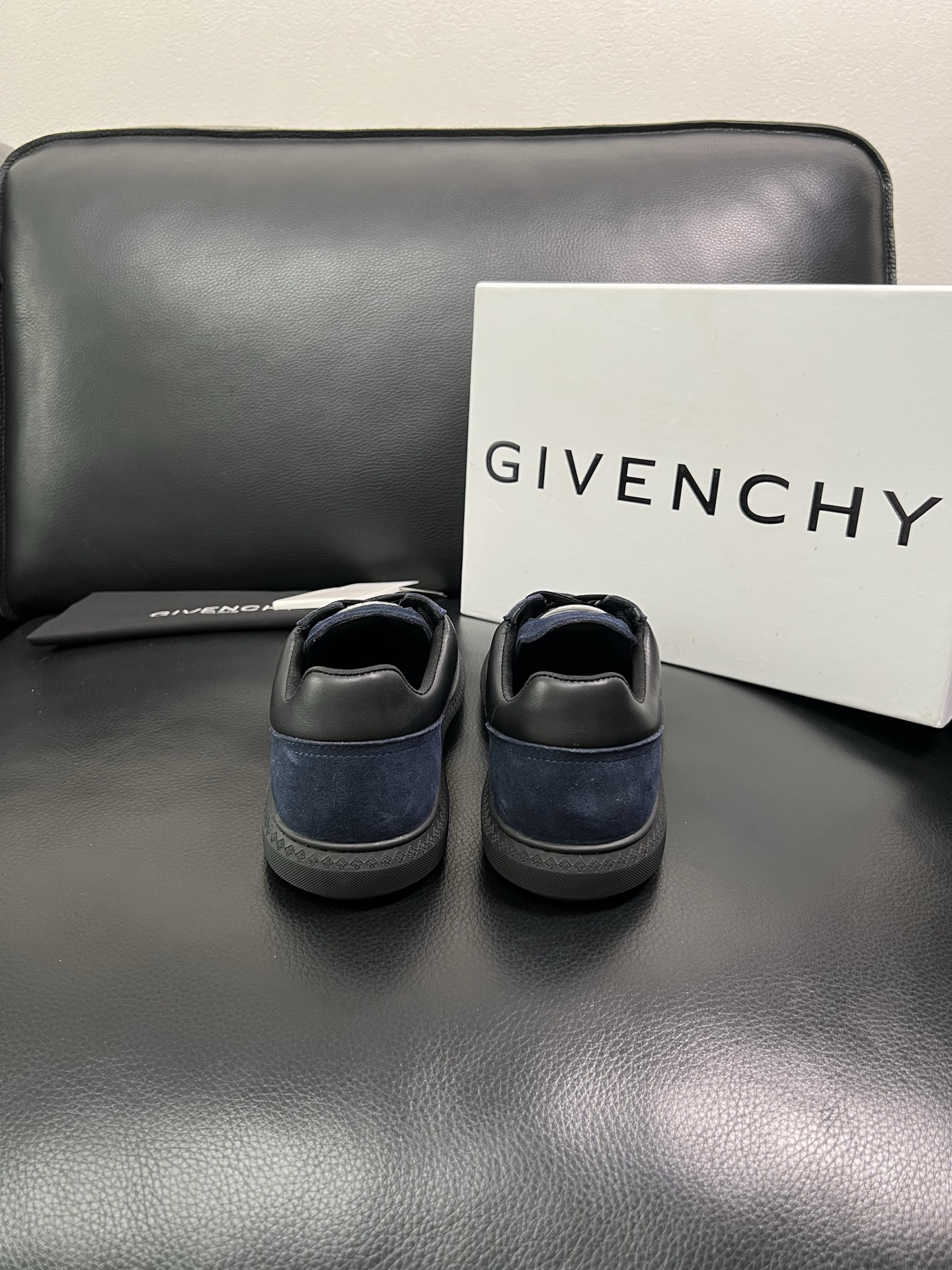 Givenchy 🔍顶级代购🇮🇹 纪梵希 新品专柜同步原厂配置，意大利进口牛皮搭配网布面料，全鞋配件私模
