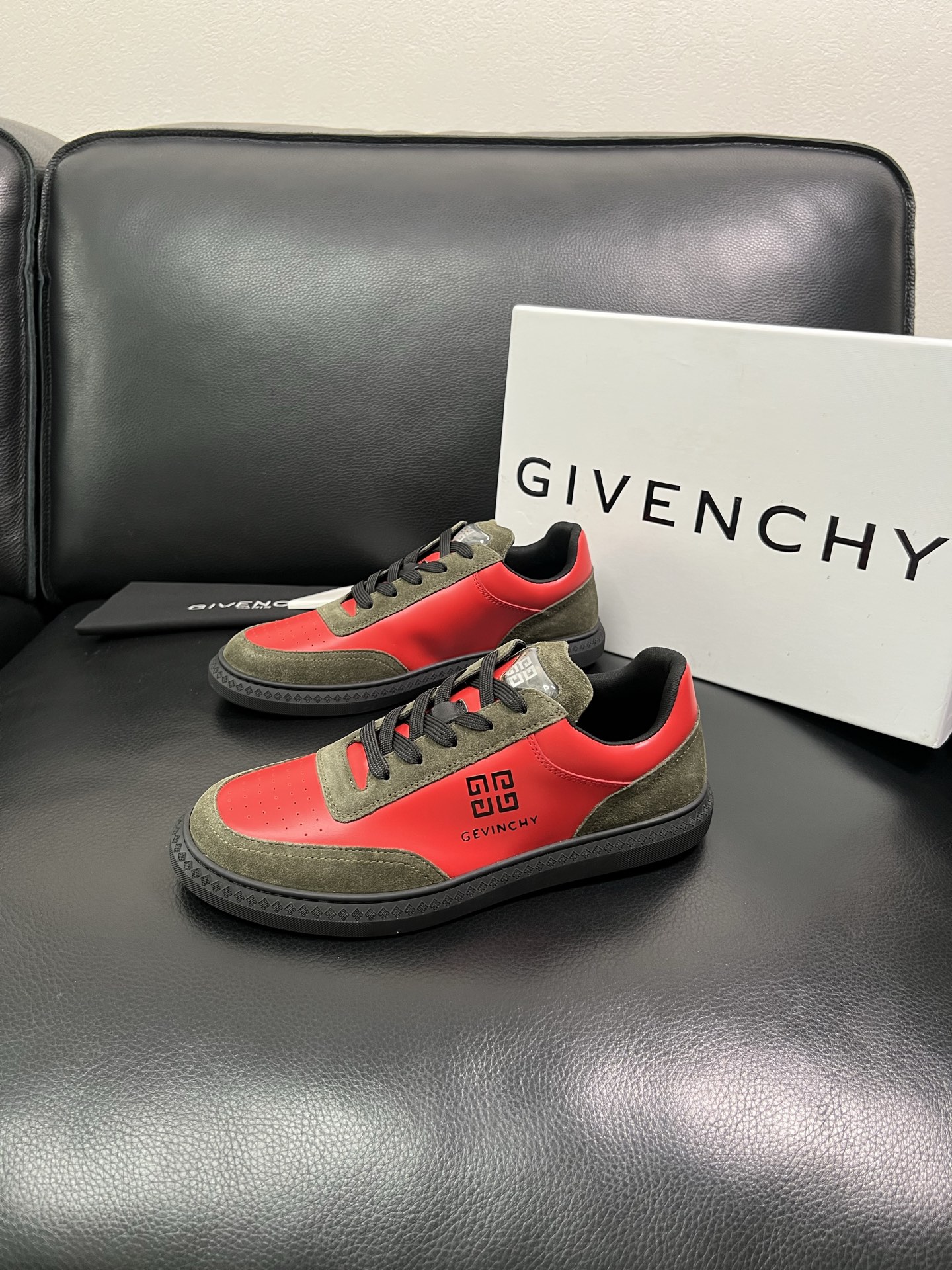 Givenchy 🔍顶级代购🇮🇹 纪梵希 新品专柜同步原厂配置，意大利进口牛皮搭配网布面料，全鞋配件私模