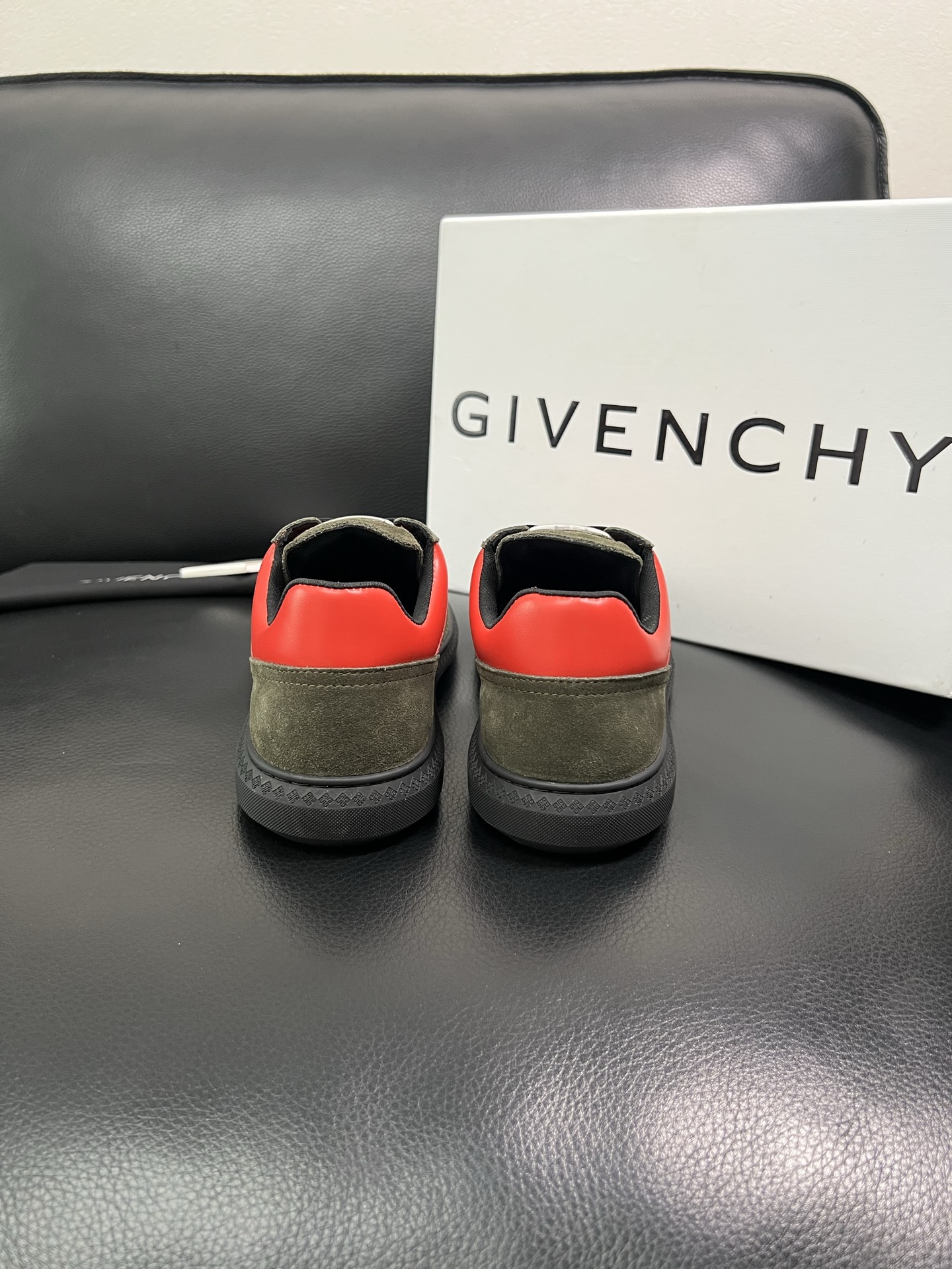 Givenchy 🔍顶级代购🇮🇹 纪梵希 新品专柜同步原厂配置，意大利进口牛皮搭配网布面料，全鞋配件私模