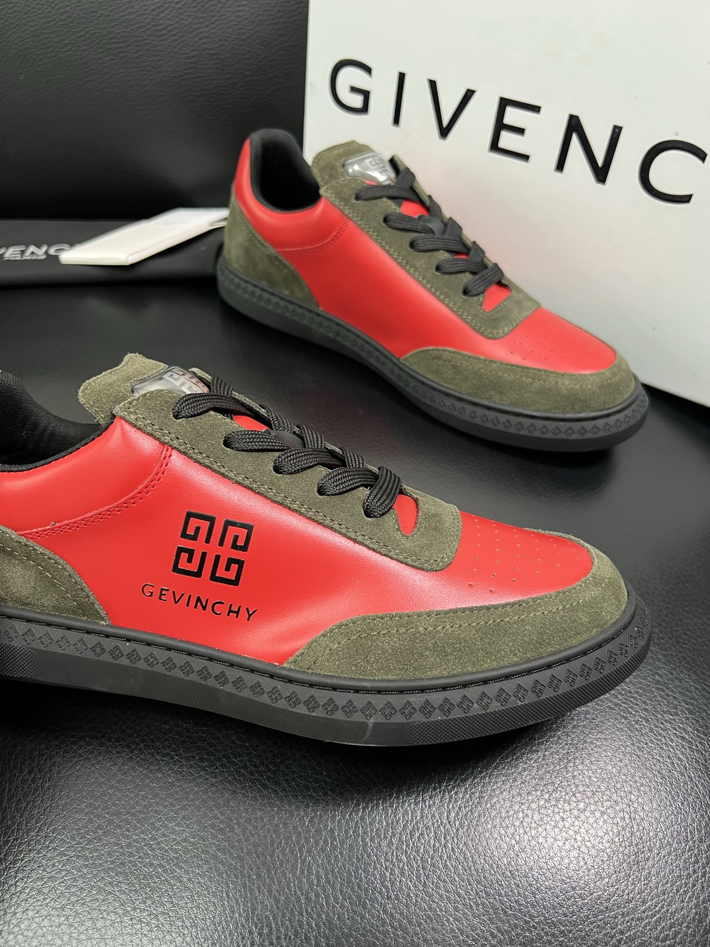 Givenchy 🔍顶级代购🇮🇹 纪梵希 新品专柜同步原厂配置，意大利进口牛皮搭配网布面料，全鞋配件私模