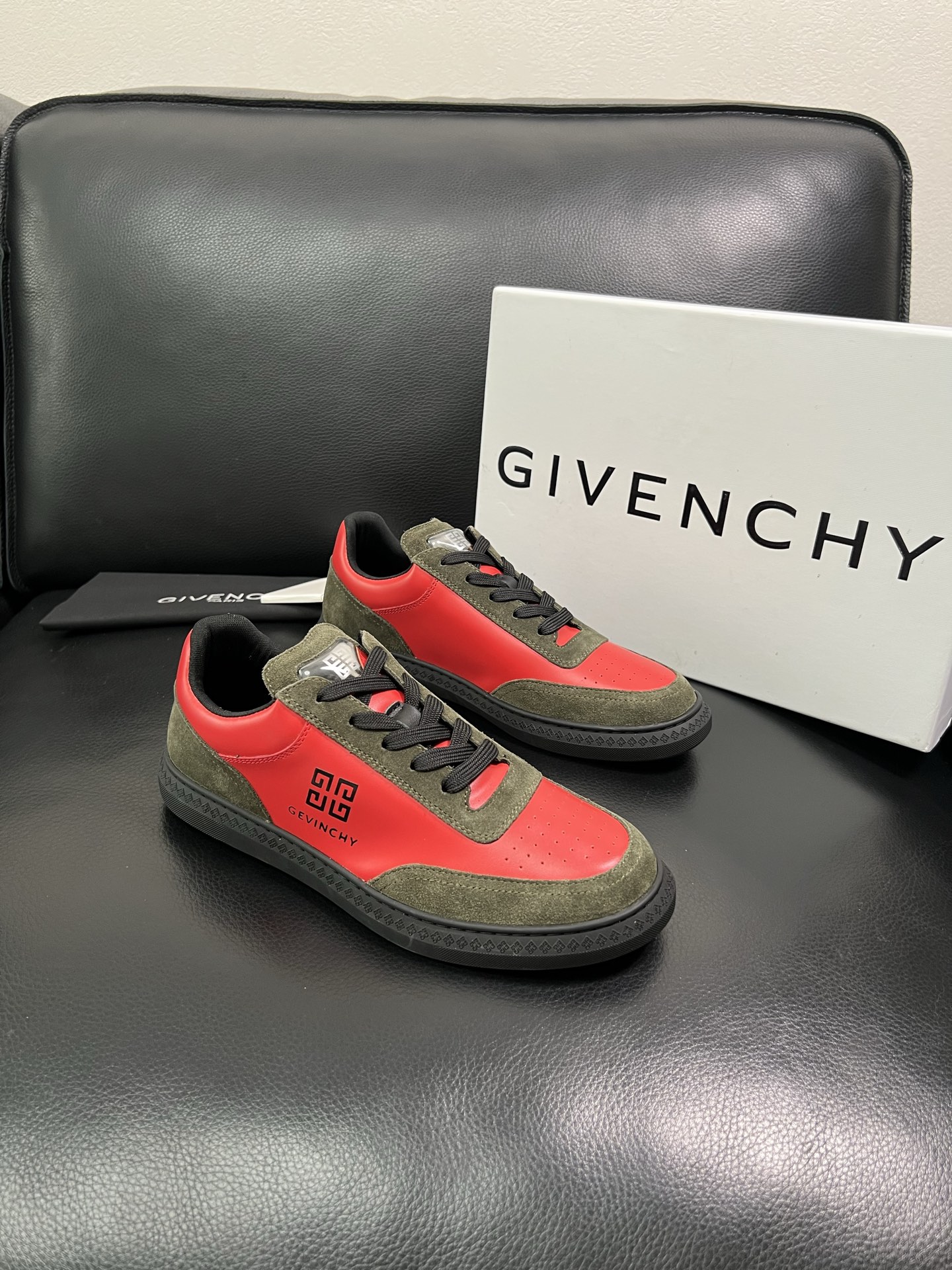 Givenchy 🔍顶级代购🇮🇹 纪梵希 新品专柜同步原厂配置，意大利进口牛皮搭配网布面料，全鞋配件私模