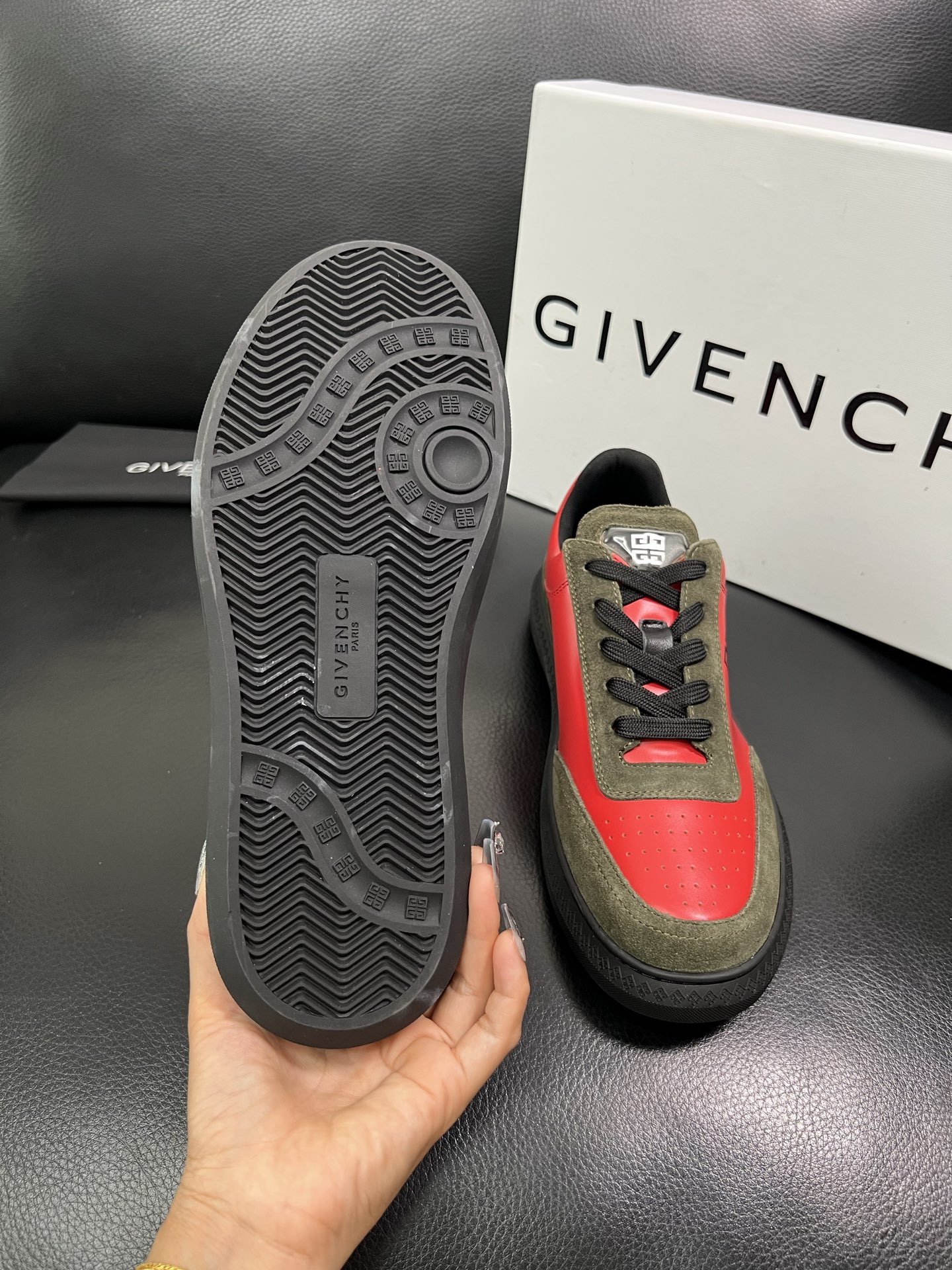Givenchy 🔍顶级代购🇮🇹 纪梵希 新品专柜同步原厂配置，意大利进口牛皮搭配网布面料，全鞋配件私模
