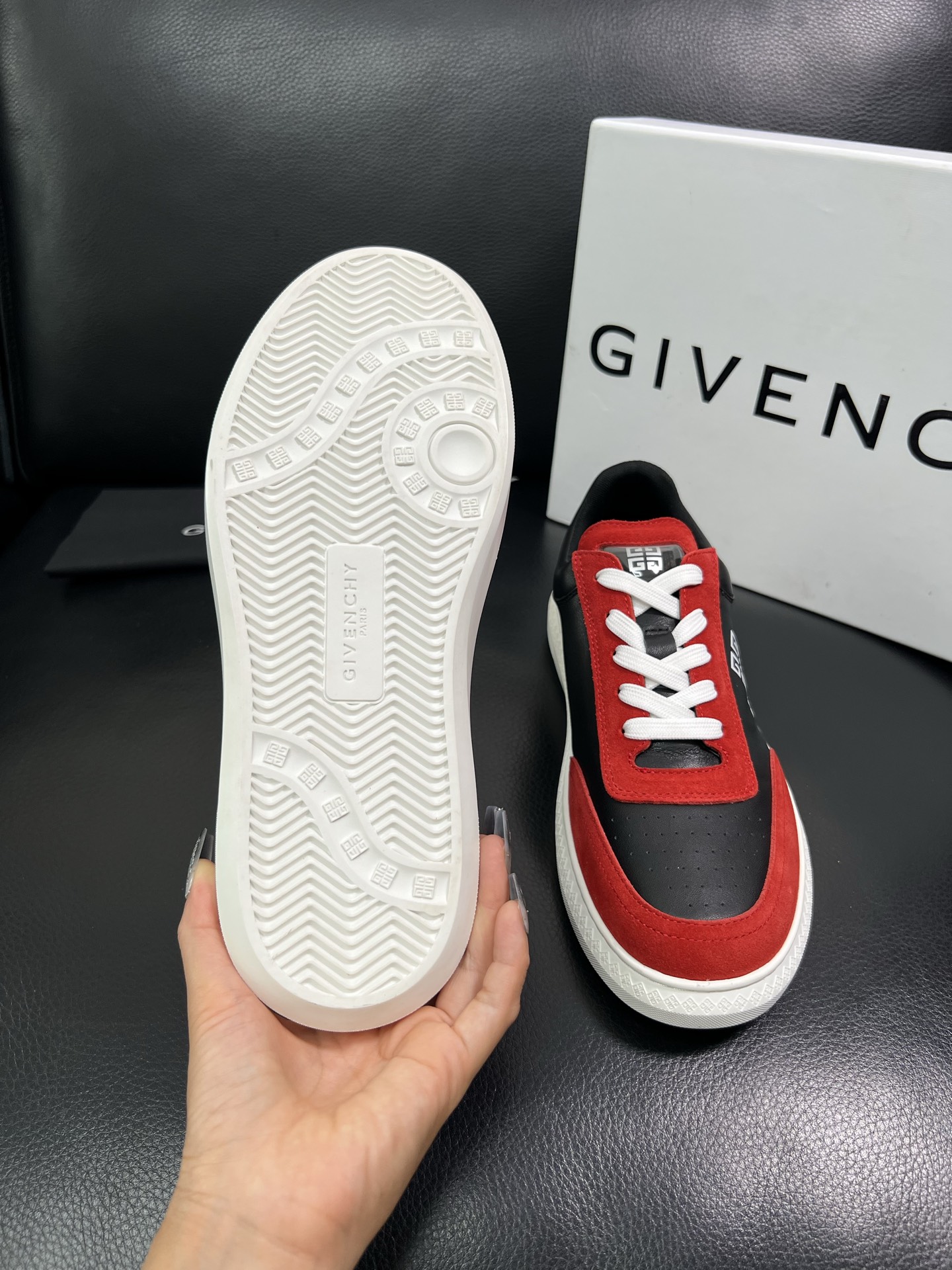 Givenchy 🔍顶级代购🇮🇹 纪梵希 新品专柜同步原厂配置，意大利进口牛皮搭配网布面料，全鞋配件私模