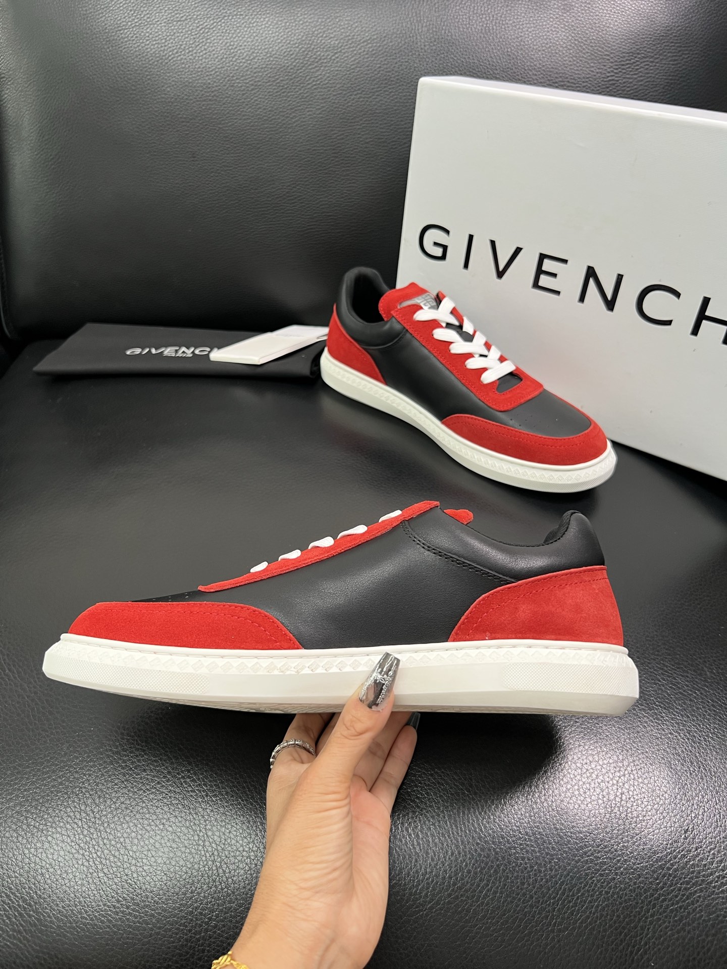 Givenchy 🔍顶级代购🇮🇹 纪梵希 新品专柜同步原厂配置，意大利进口牛皮搭配网布面料，全鞋配件私模