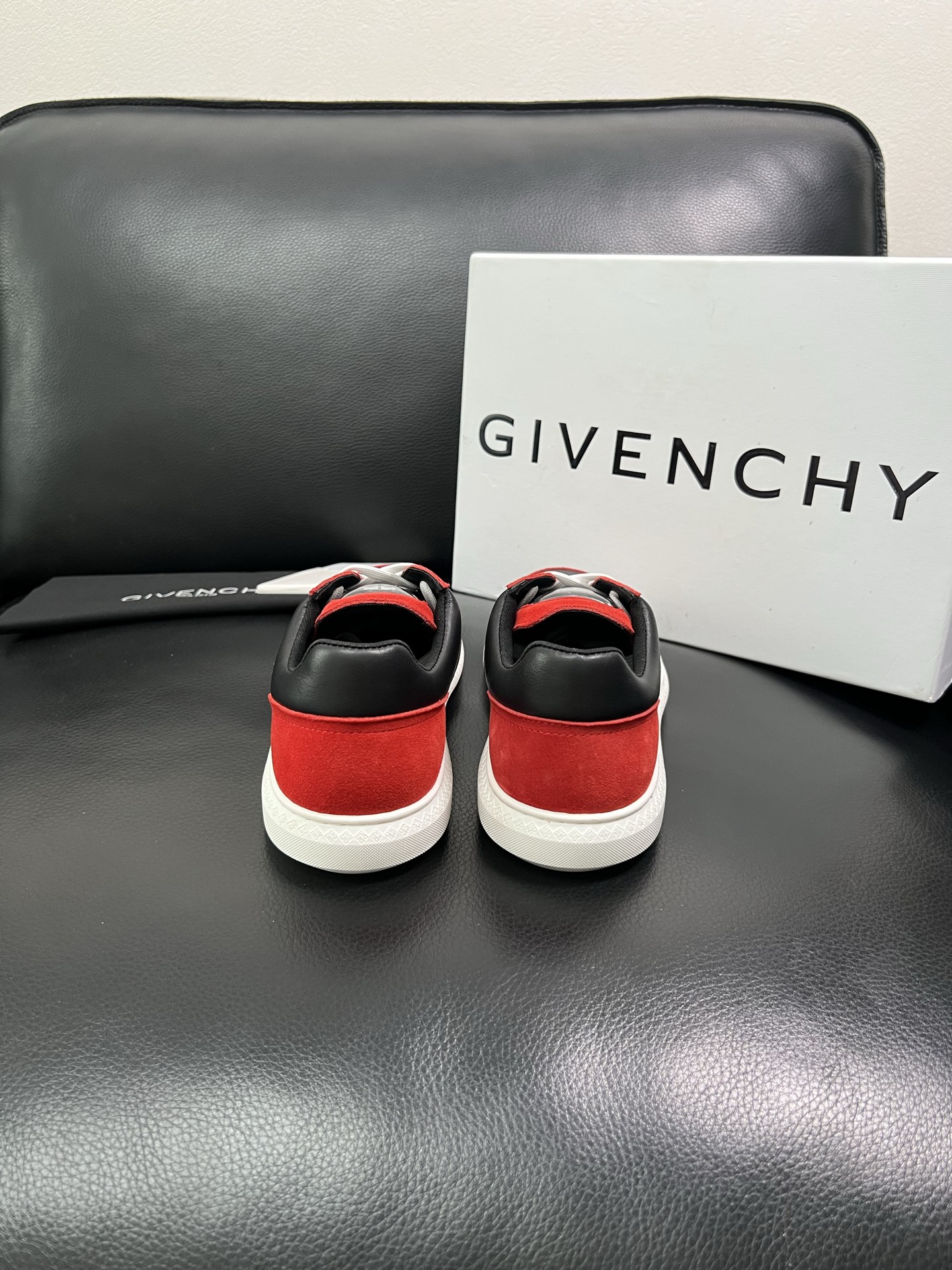 Givenchy 🔍顶级代购🇮🇹 纪梵希 新品专柜同步原厂配置，意大利进口牛皮搭配网布面料，全鞋配件私模
