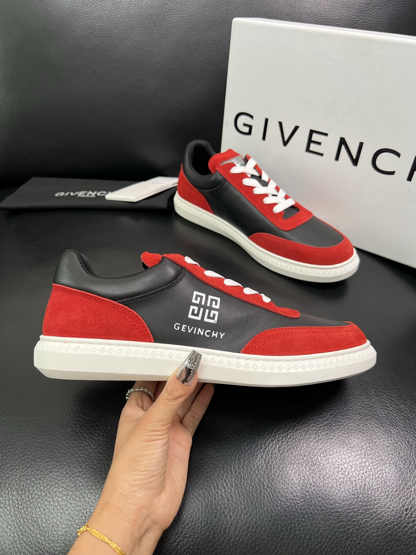 Givenchy 🔍顶级代购🇮🇹 纪梵希 新品专柜同步原厂配置，意大利进口牛皮搭配网布面料，全鞋配件私模
