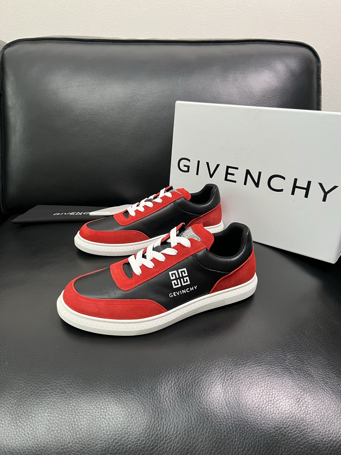 Givenchy 🔍顶级代购🇮🇹 纪梵希 新品专柜同步原厂配置，意大利进口牛皮搭配网布面料，全鞋配件私模