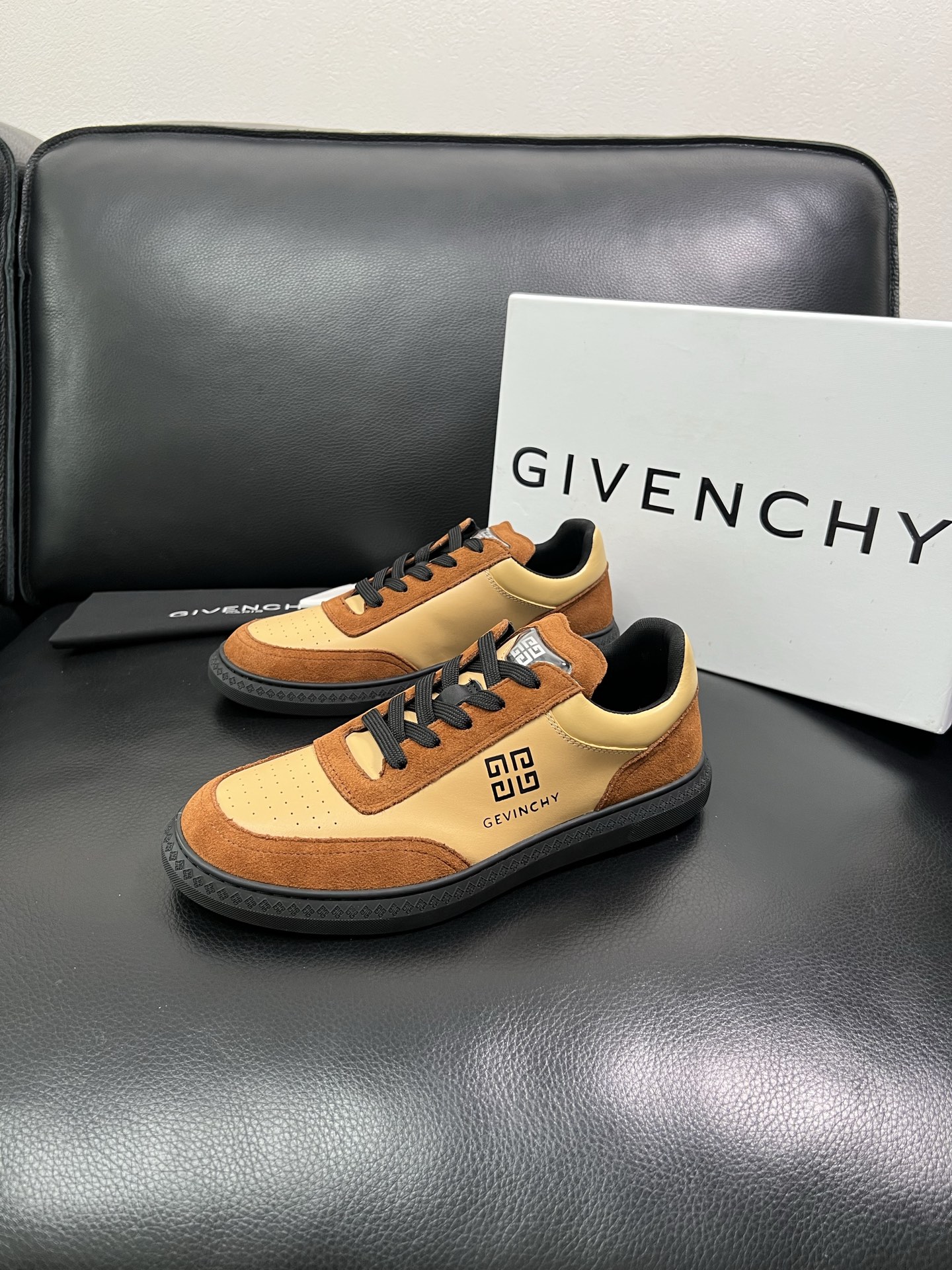 Givenchy 🔍顶级代购🇮🇹 纪梵希 新品专柜同步原厂配置，意大利进口牛皮搭配网布面料，全鞋配件私模