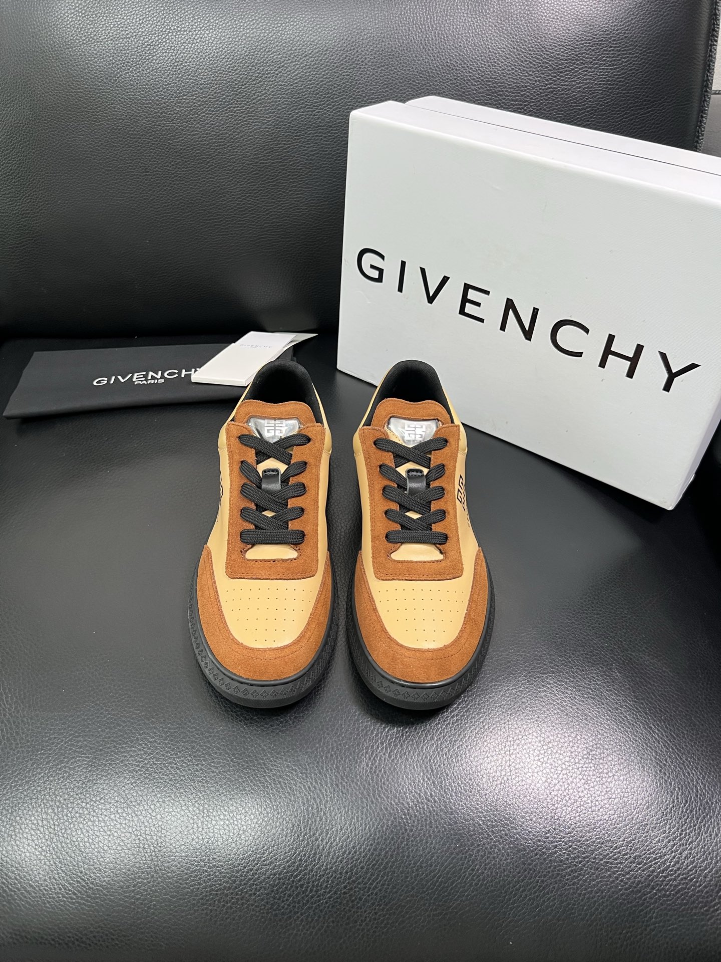 Givenchy 🔍顶级代购🇮🇹 纪梵希 新品专柜同步原厂配置，意大利进口牛皮搭配网布面料，全鞋配件私模