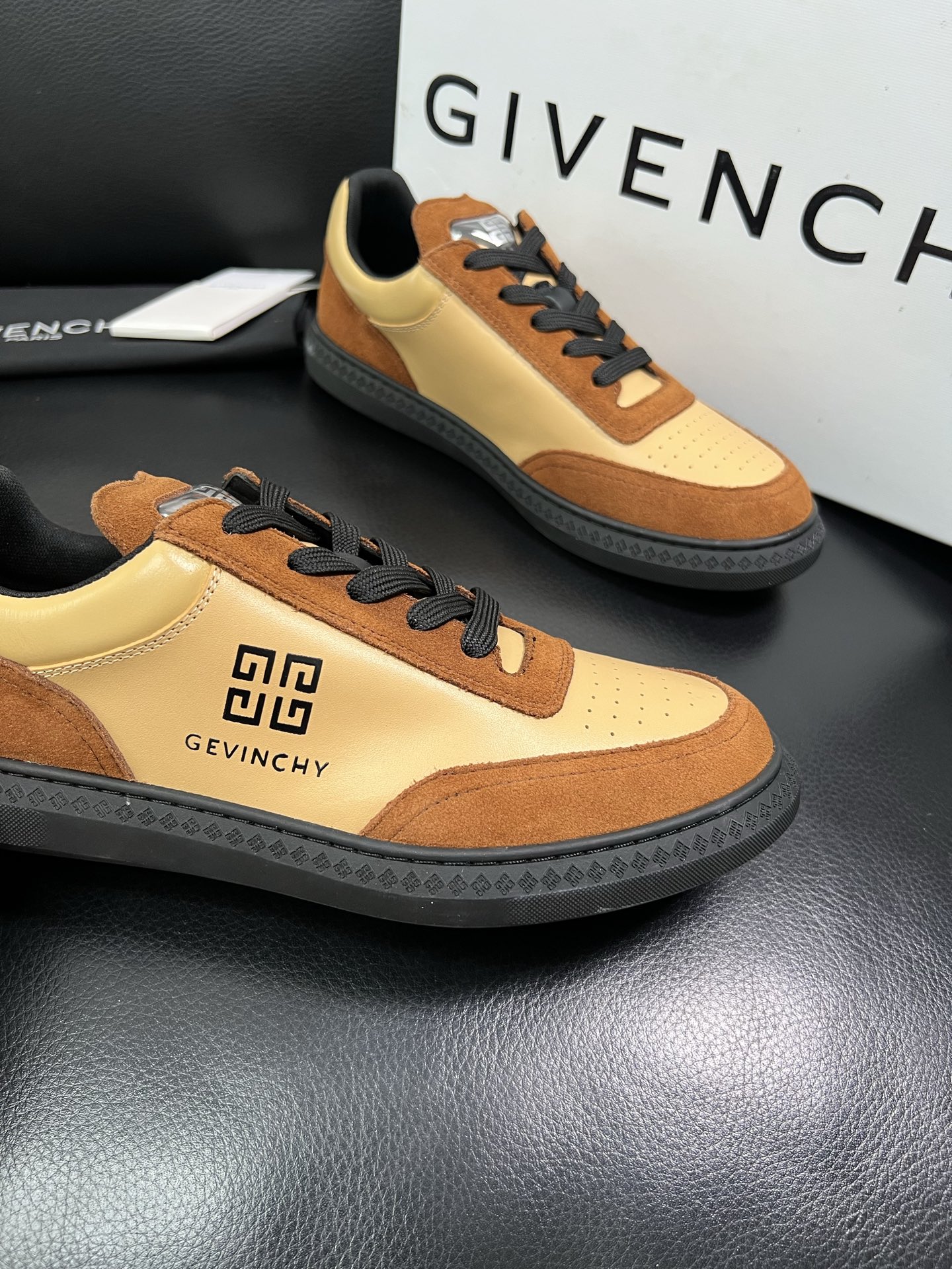 Givenchy 🔍顶级代购🇮🇹 纪梵希 新品专柜同步原厂配置，意大利进口牛皮搭配网布面料，全鞋配件私模