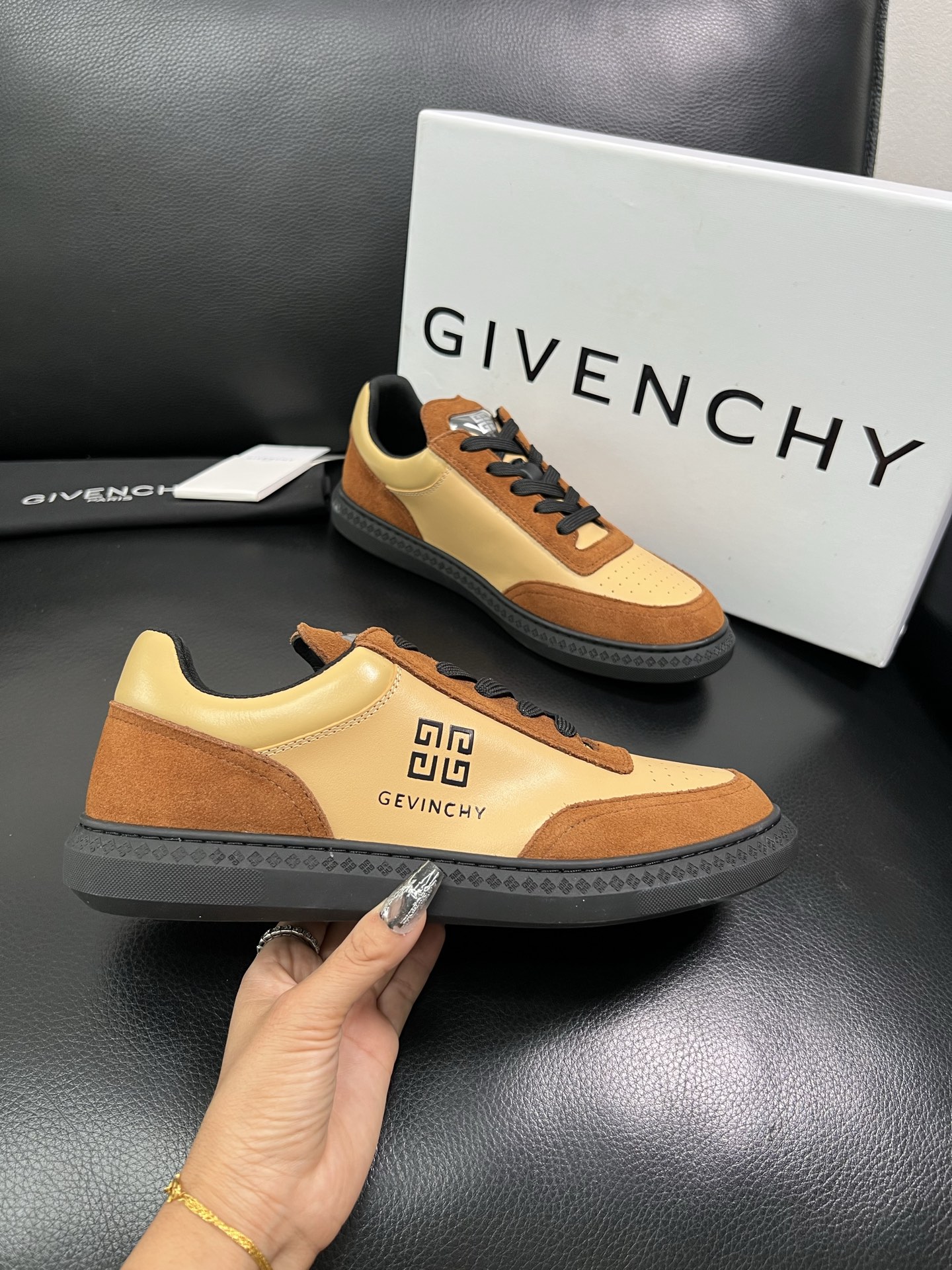 Givenchy 🔍顶级代购🇮🇹 纪梵希 新品专柜同步原厂配置，意大利进口牛皮搭配网布面料，全鞋配件私模