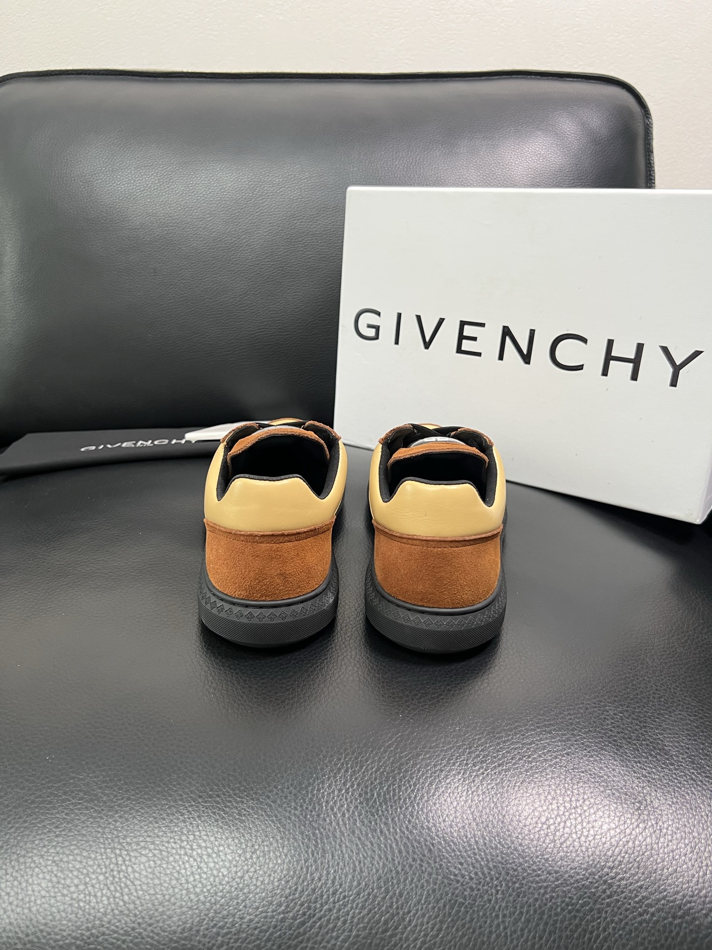 Givenchy 🔍顶级代购🇮🇹 纪梵希 新品专柜同步原厂配置，意大利进口牛皮搭配网布面料，全鞋配件私模