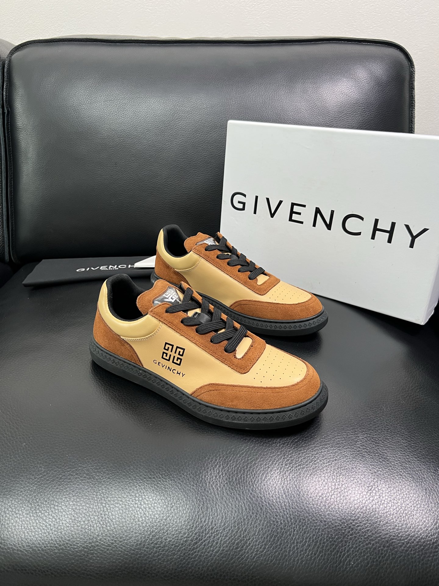 Givenchy 🔍顶级代购🇮🇹 纪梵希 新品专柜同步原厂配置，意大利进口牛皮搭配网布面料，全鞋配件私模