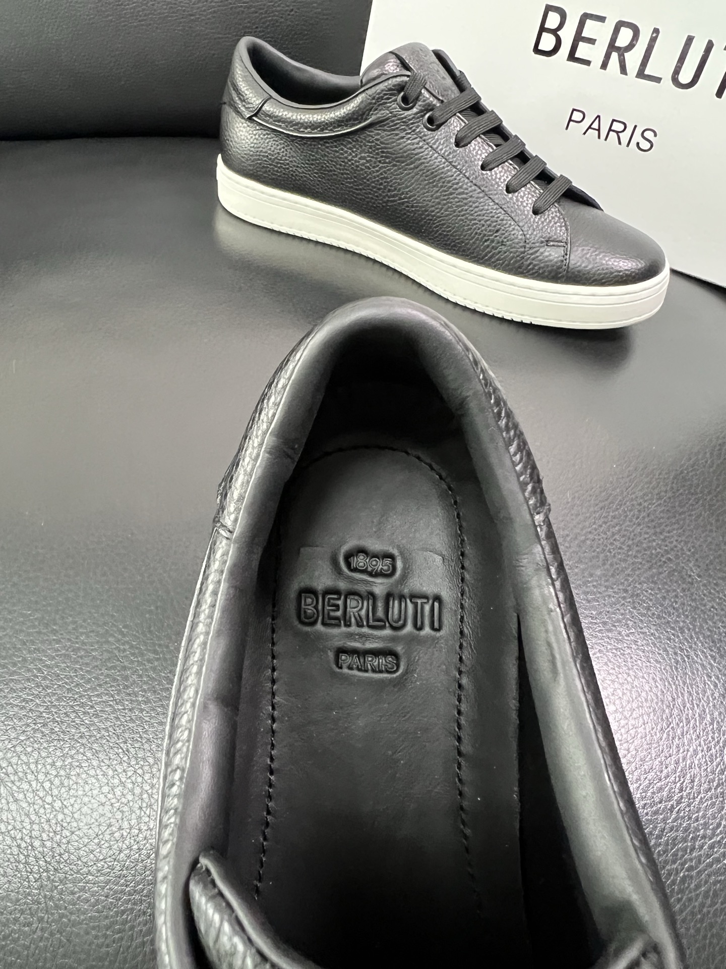 Berluti 🔍顶级代购🇮🇹 布鲁提 专柜同步发售原厂配置，意大利进口牛皮面料，全进口水染牛皮里垫，鞋