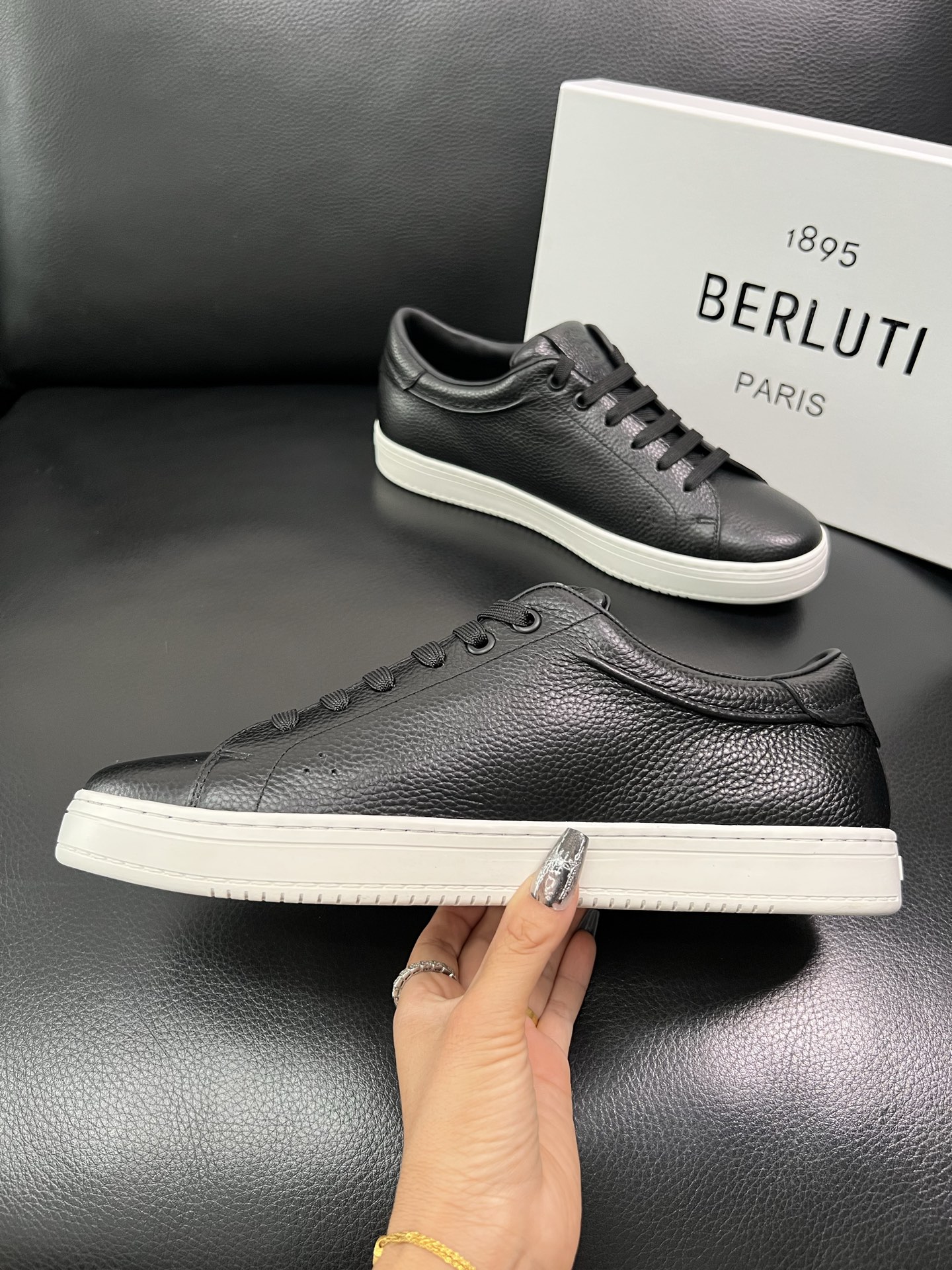 Berluti 🔍顶级代购🇮🇹 布鲁提 专柜同步发售原厂配置，意大利进口牛皮面料，全进口水染牛皮里垫，鞋
