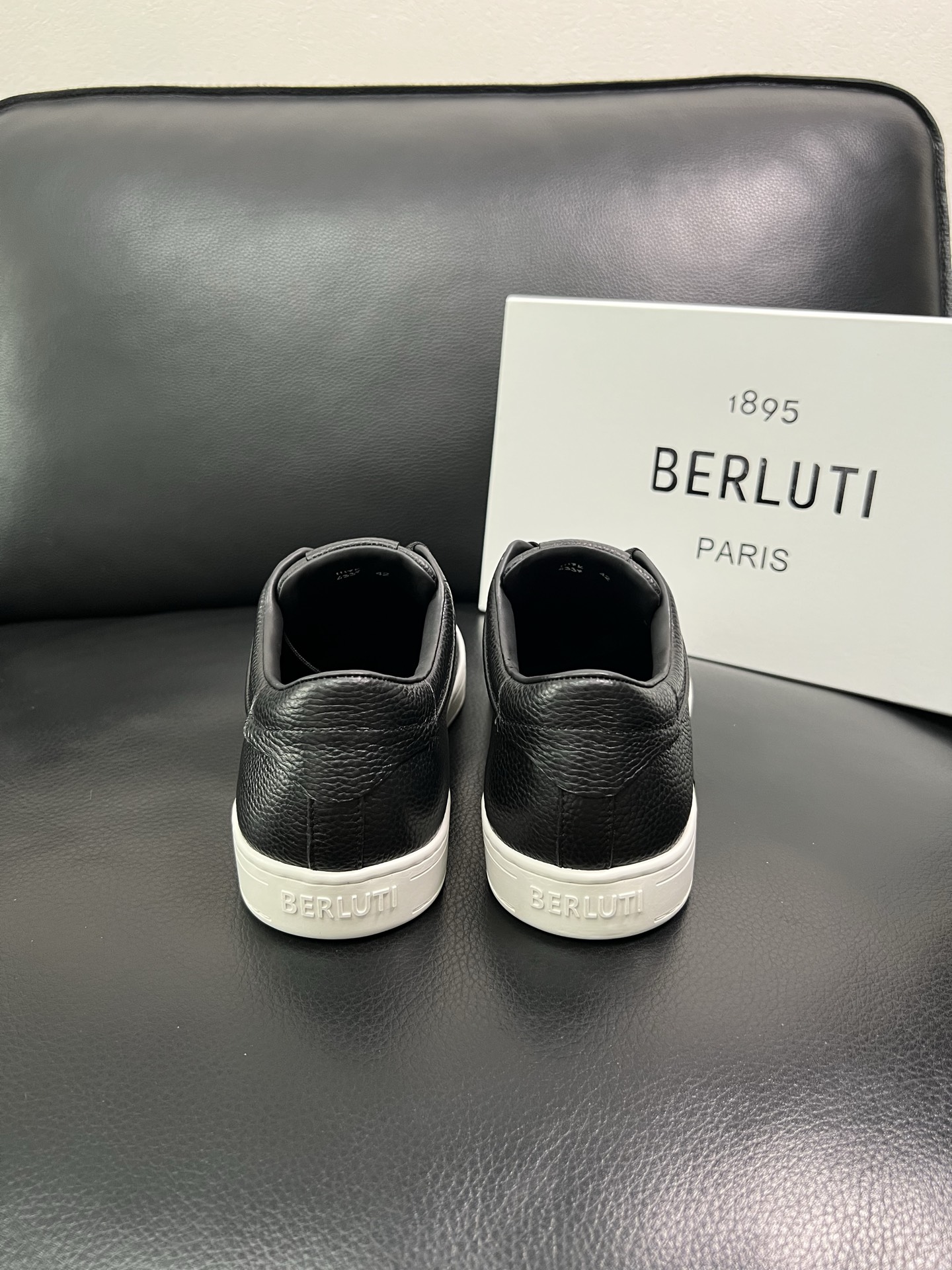 Berluti 🔍顶级代购🇮🇹 布鲁提 专柜同步发售原厂配置，意大利进口牛皮面料，全进口水染牛皮里垫，鞋