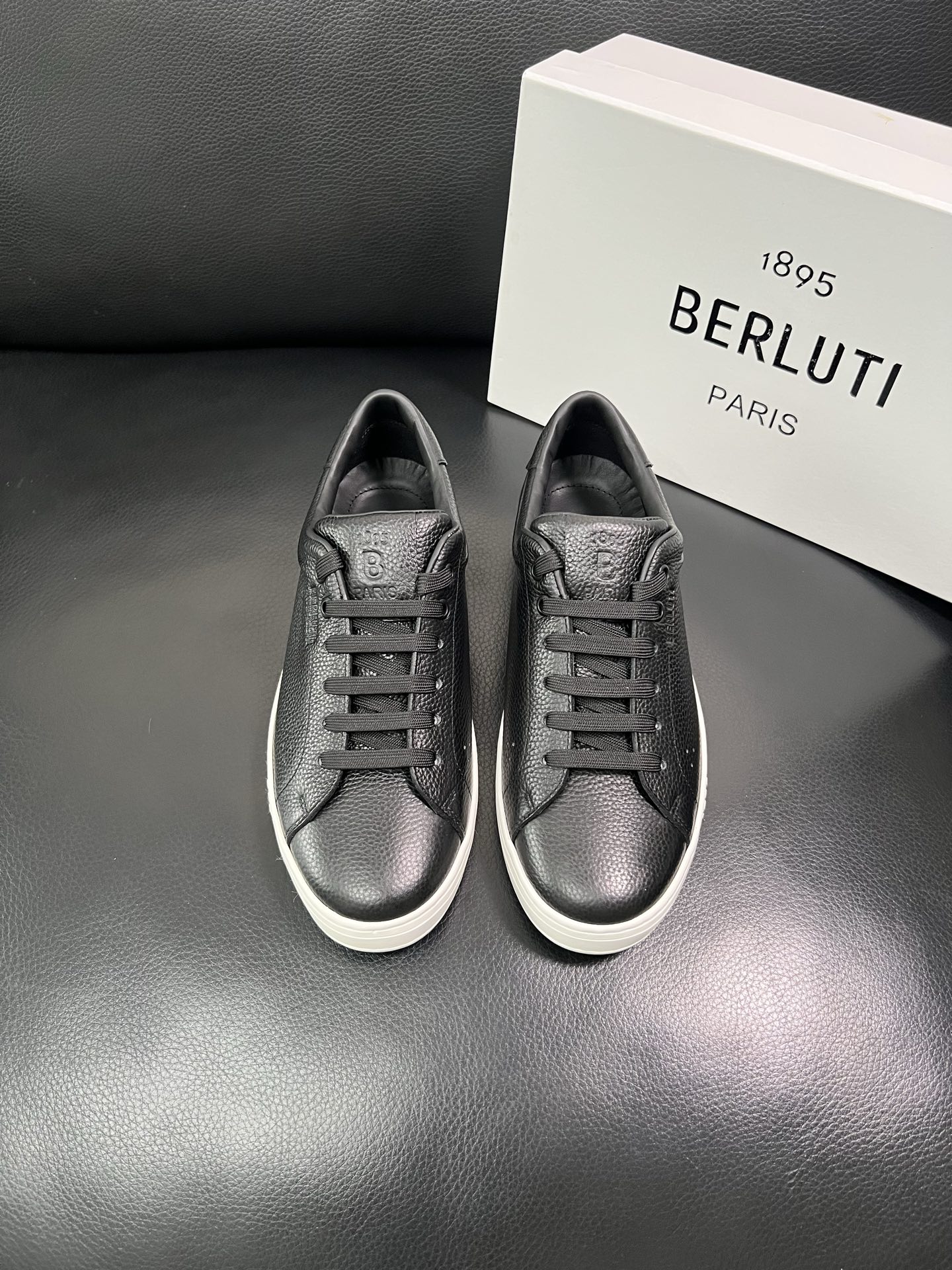 Berluti 🔍顶级代购🇮🇹 布鲁提 专柜同步发售原厂配置，意大利进口牛皮面料，全进口水染牛皮里垫，鞋