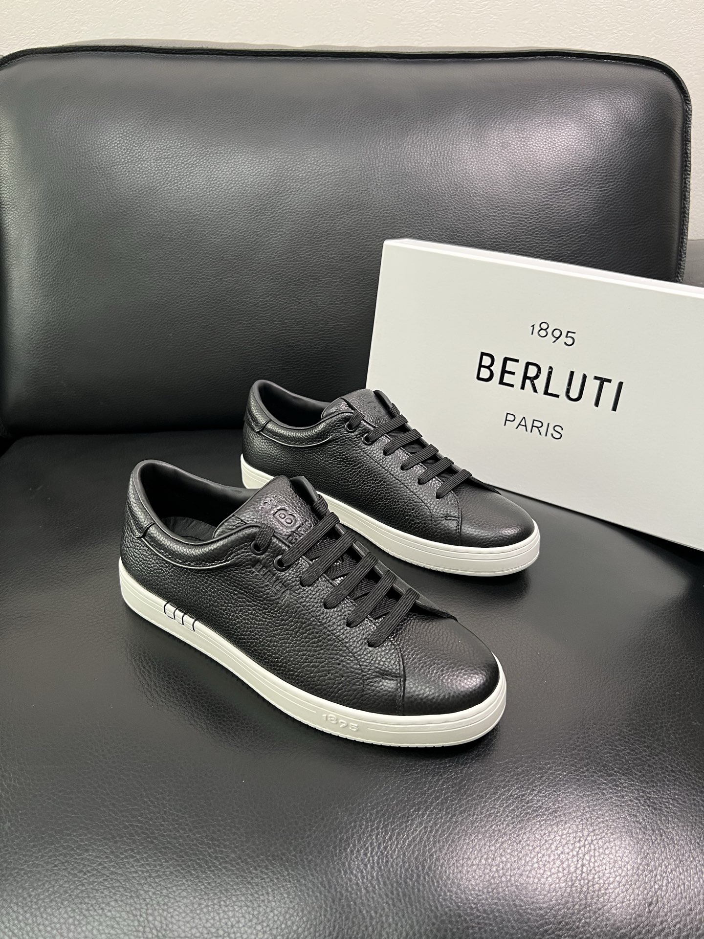 Berluti 🔍顶级代购🇮🇹 布鲁提 专柜同步发售原厂配置，意大利进口牛皮面料，全进口水染牛皮里垫，鞋