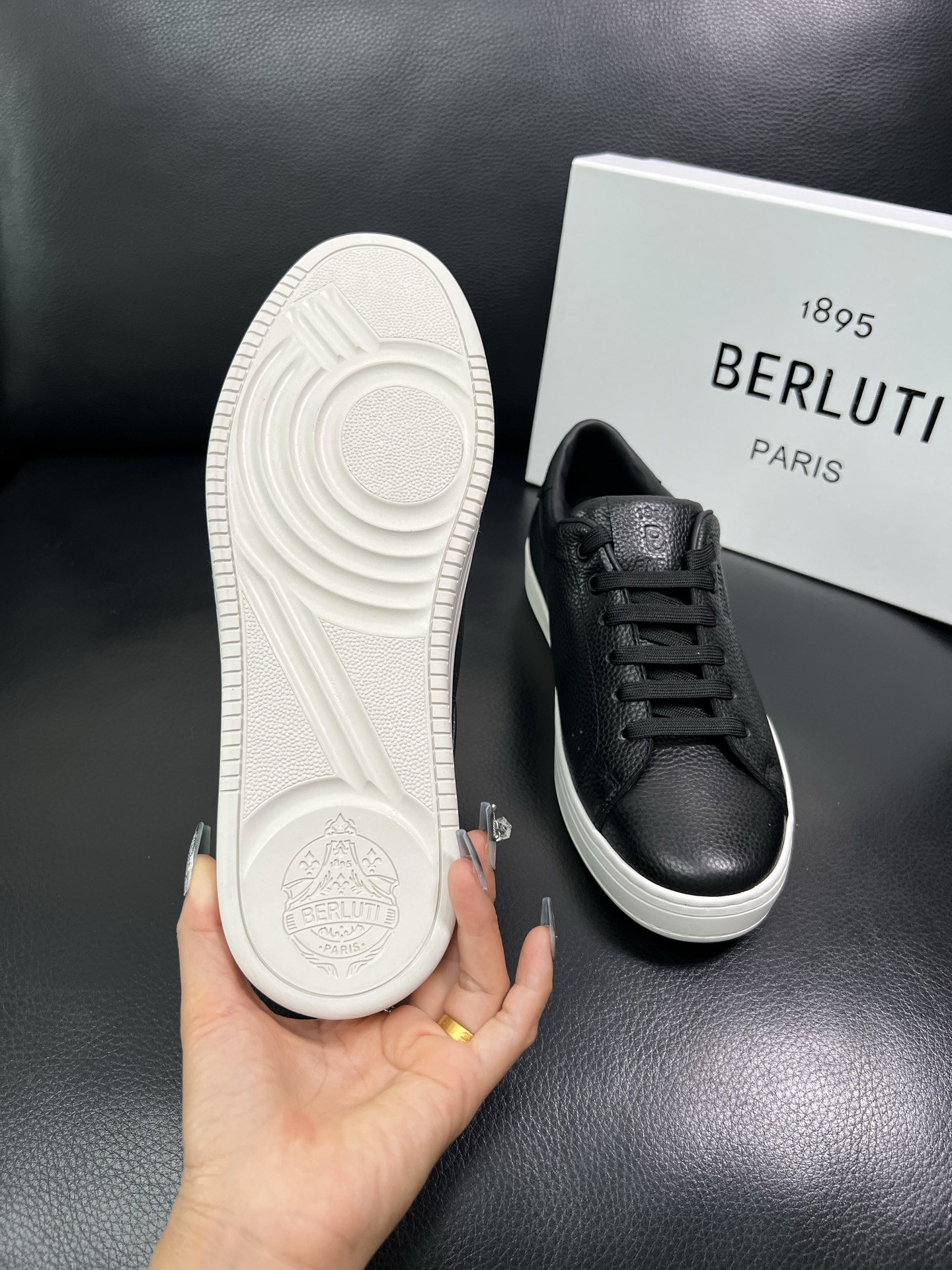 Berluti 🔍顶级代购🇮🇹 布鲁提 专柜同步发售原厂配置，意大利进口牛皮面料，全进口水染牛皮里垫，鞋