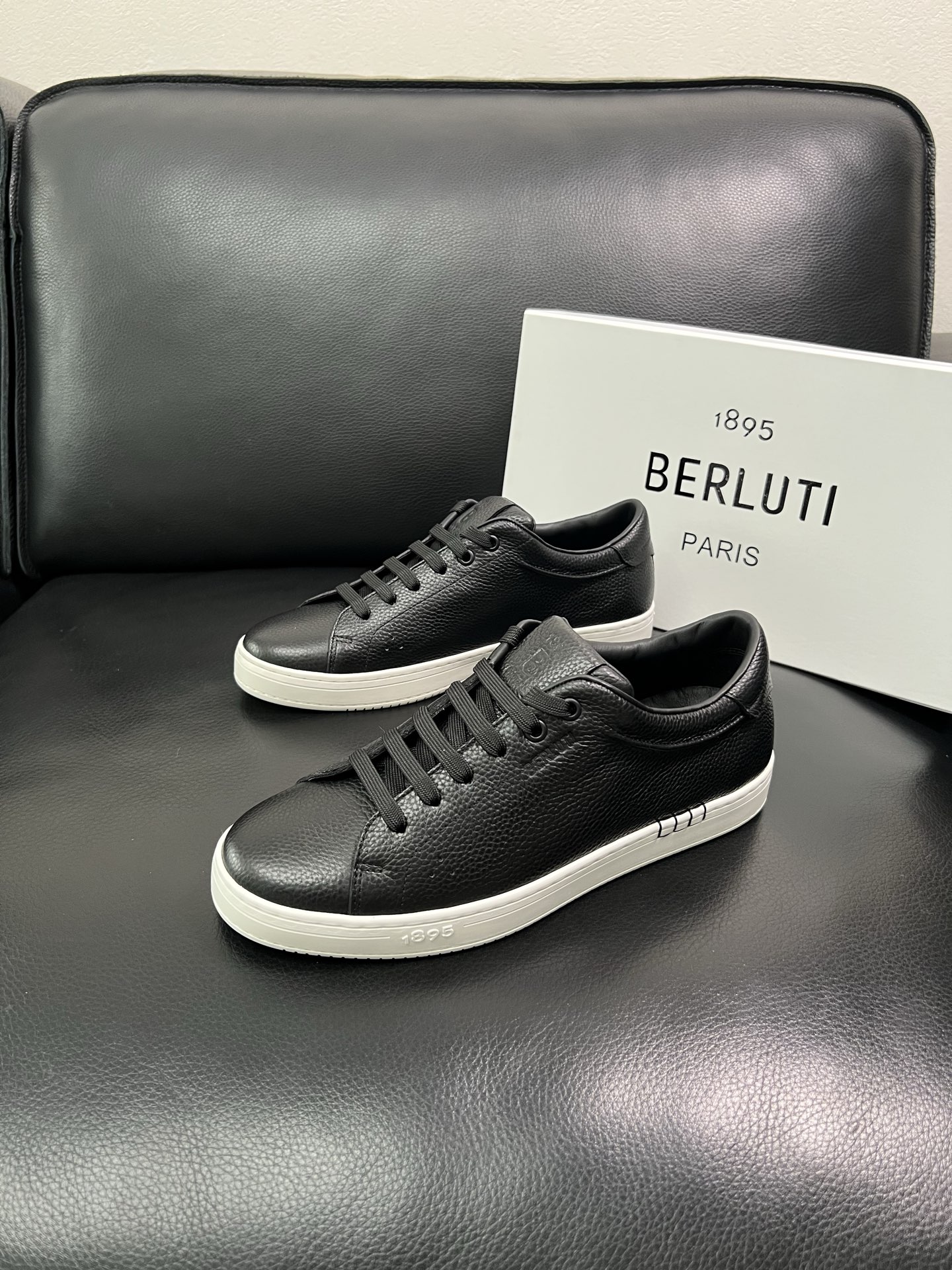 Berluti 🔍顶级代购🇮🇹 布鲁提 专柜同步发售原厂配置，意大利进口牛皮面料，全进口水染牛皮里垫，鞋