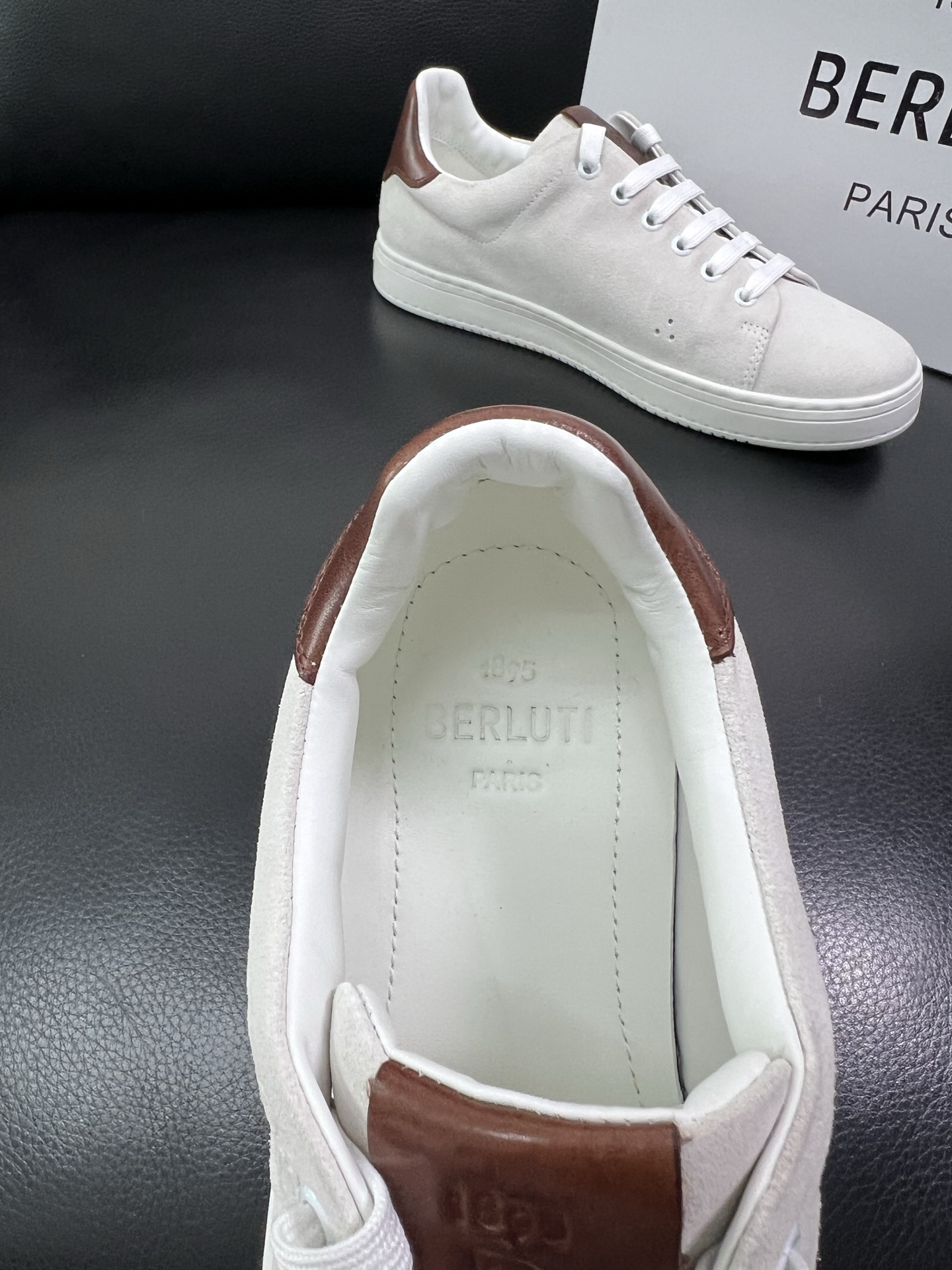 Berluti 🔍顶级代购🇮🇹 布鲁提 专柜同步发售原厂配置，意大利进口牛皮面料，全进口水染牛皮里垫，鞋