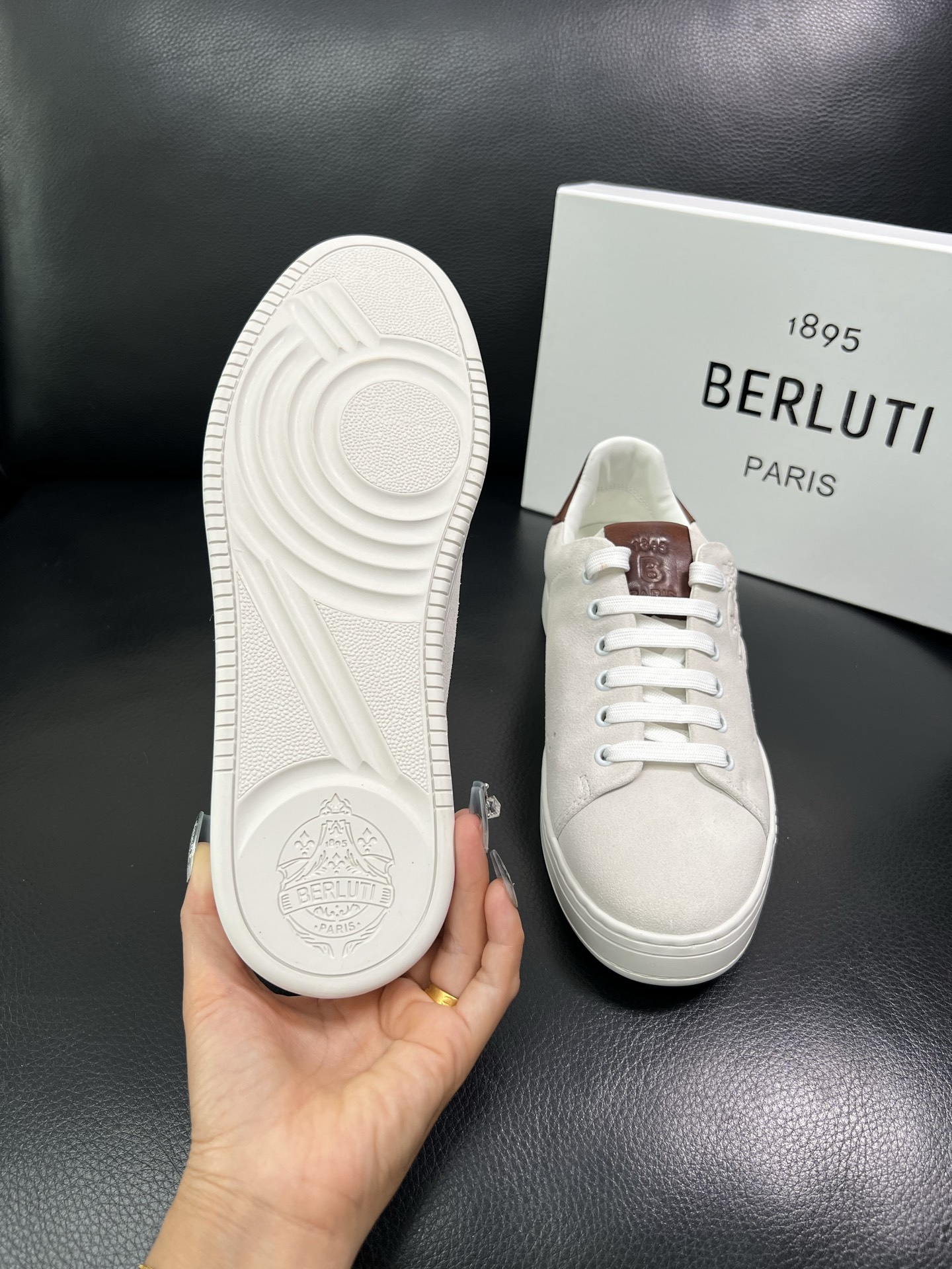 Berluti 🔍顶级代购🇮🇹 布鲁提 专柜同步发售原厂配置，意大利进口牛皮面料，全进口水染牛皮里垫，鞋
