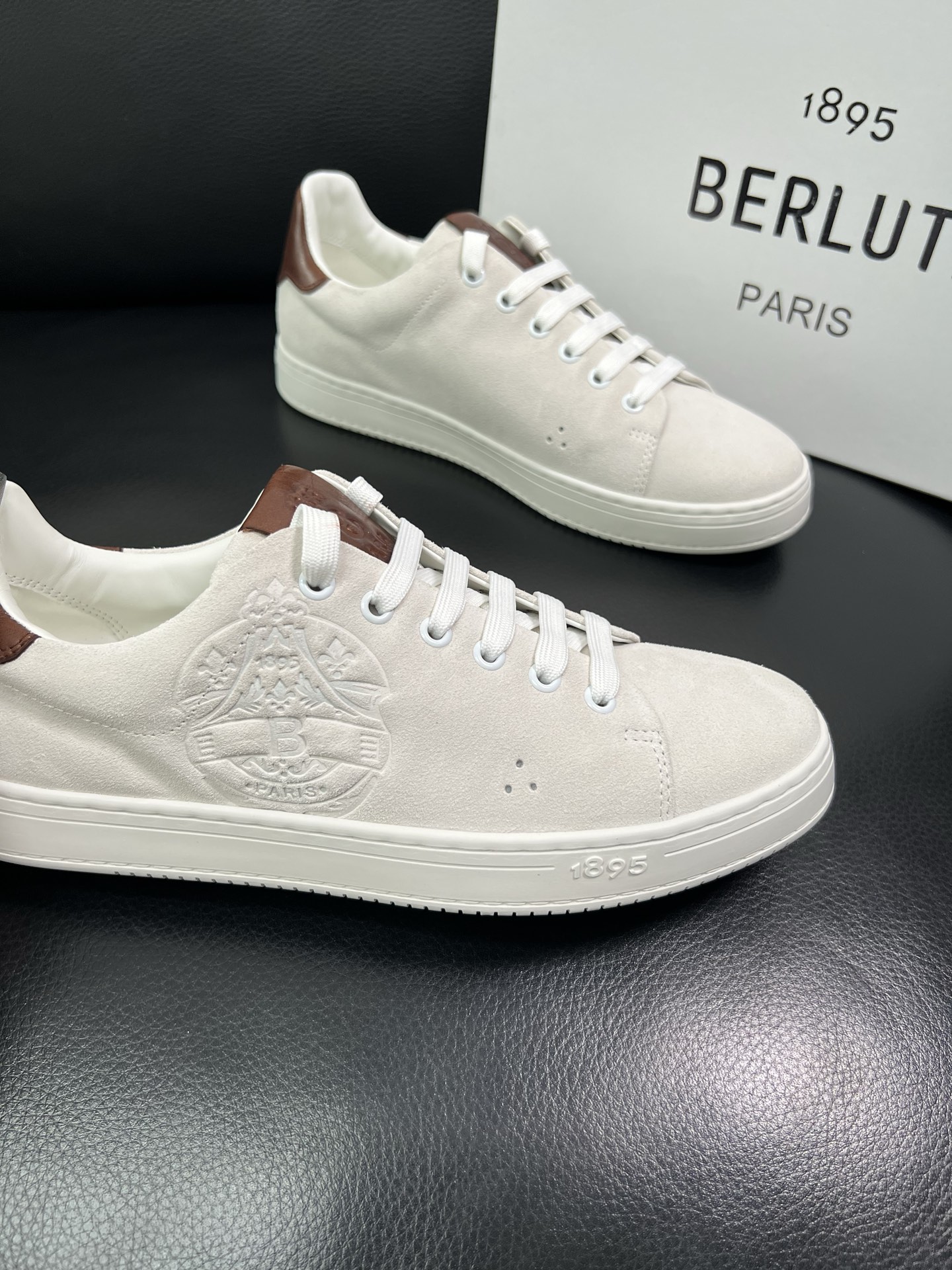 Berluti 🔍顶级代购🇮🇹 布鲁提 专柜同步发售原厂配置，意大利进口牛皮面料，全进口水染牛皮里垫，鞋