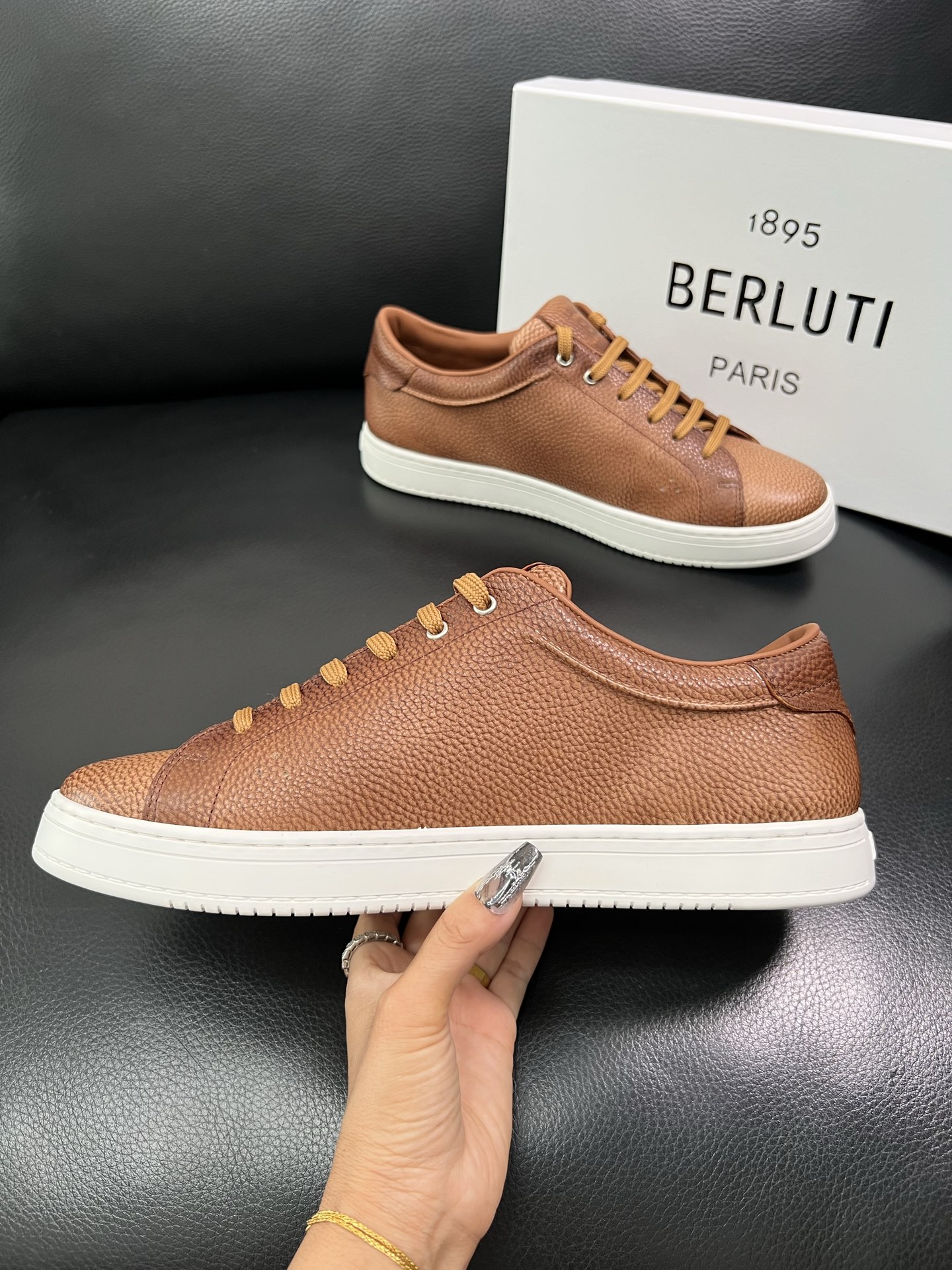 Berluti 🔍顶级代购🇮🇹 布鲁提 专柜同步发售原厂配置，意大利进口牛皮面料，全进口水染牛皮里垫，鞋