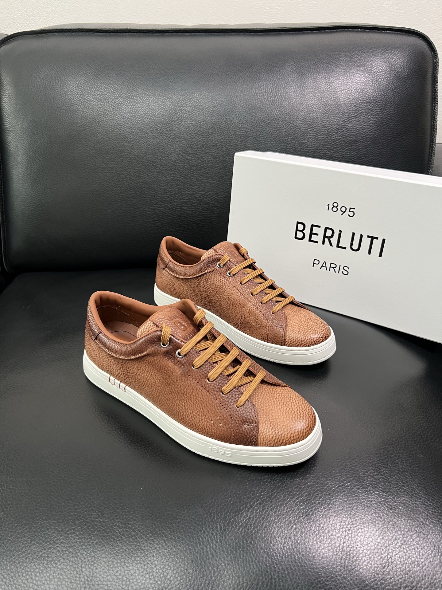 Berluti 🔍顶级代购🇮🇹 布鲁提 专柜同步发售原厂配置，意大利进口牛皮面料，全进口水染牛皮里垫，鞋