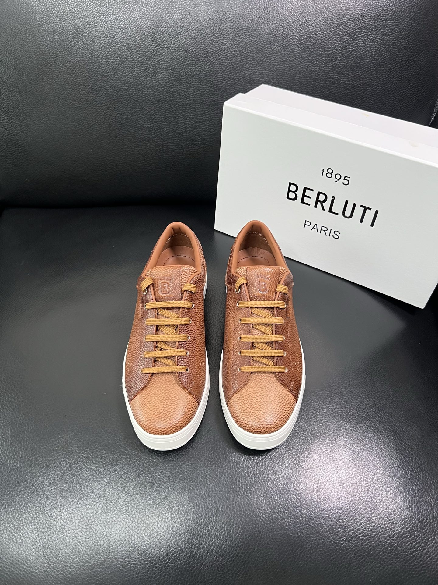 Berluti 🔍顶级代购🇮🇹 布鲁提 专柜同步发售原厂配置，意大利进口牛皮面料，全进口水染牛皮里垫，鞋