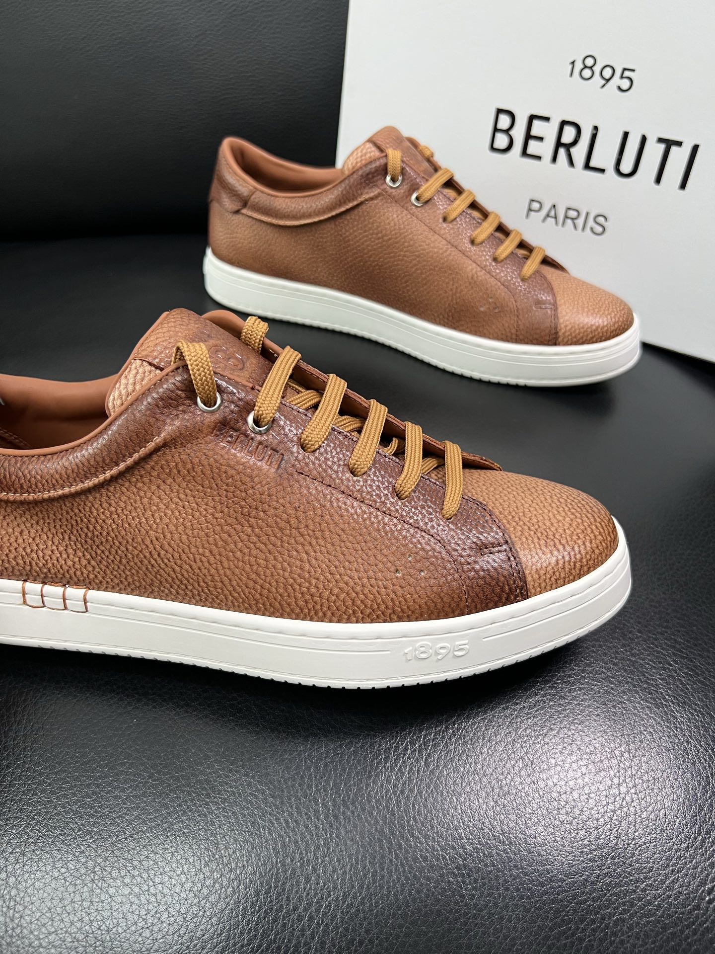 Berluti 🔍顶级代购🇮🇹 布鲁提 专柜同步发售原厂配置，意大利进口牛皮面料，全进口水染牛皮里垫，鞋