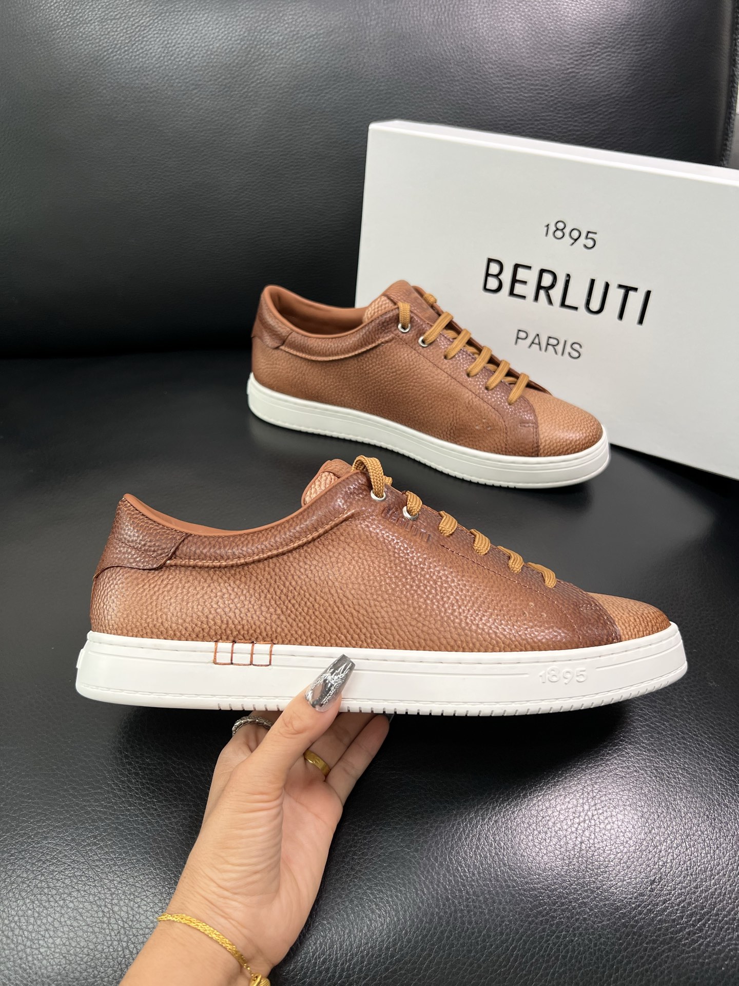 Berluti 🔍顶级代购🇮🇹 布鲁提 专柜同步发售原厂配置，意大利进口牛皮面料，全进口水染牛皮里垫，鞋