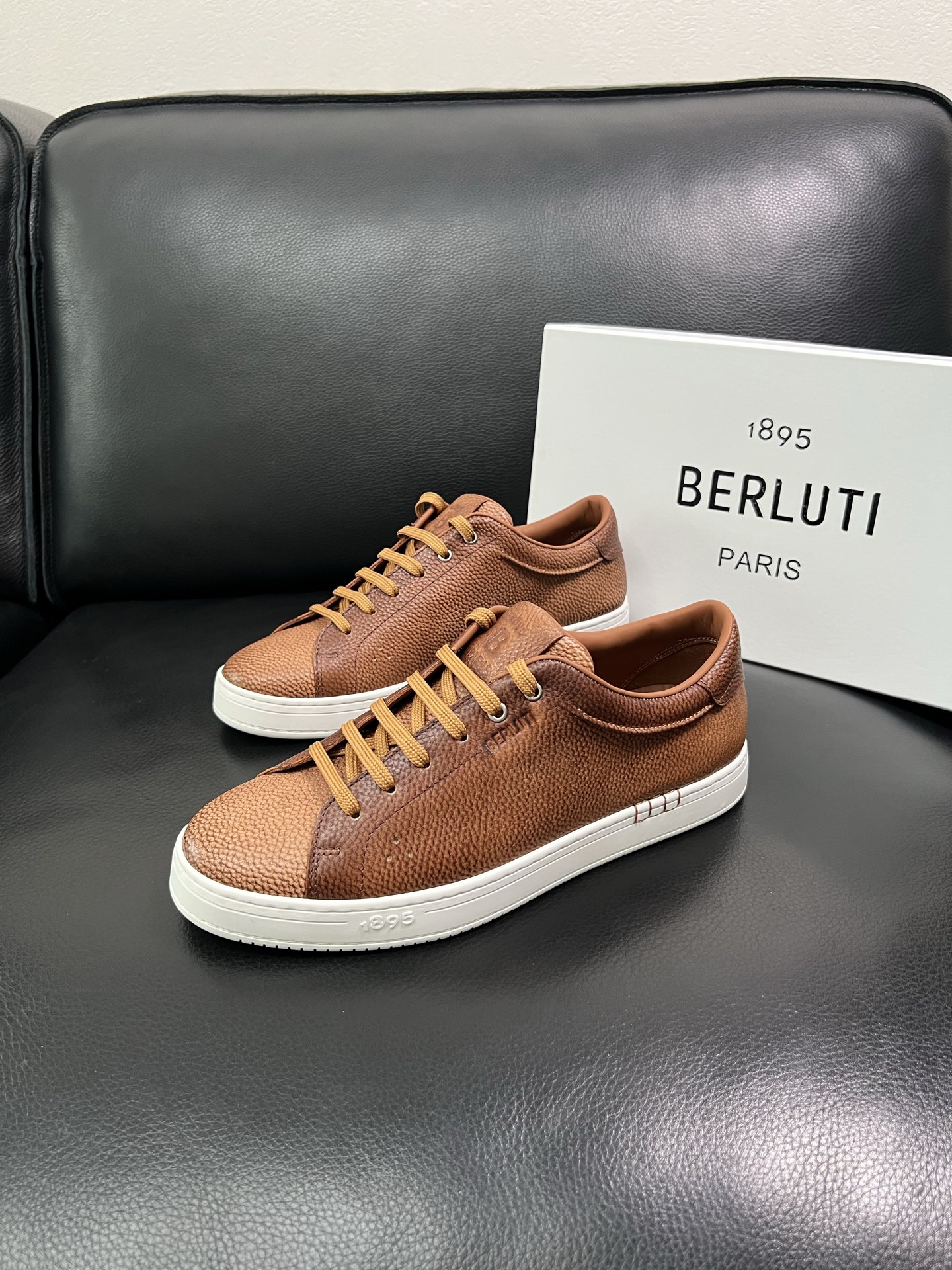 Berluti 🔍顶级代购🇮🇹 布鲁提 专柜同步发售原厂配置，意大利进口牛皮面料，全进口水染牛皮里垫，鞋