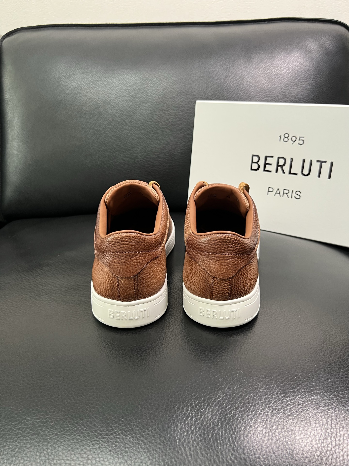 Berluti 🔍顶级代购🇮🇹 布鲁提 专柜同步发售原厂配置，意大利进口牛皮面料，全进口水染牛皮里垫，鞋