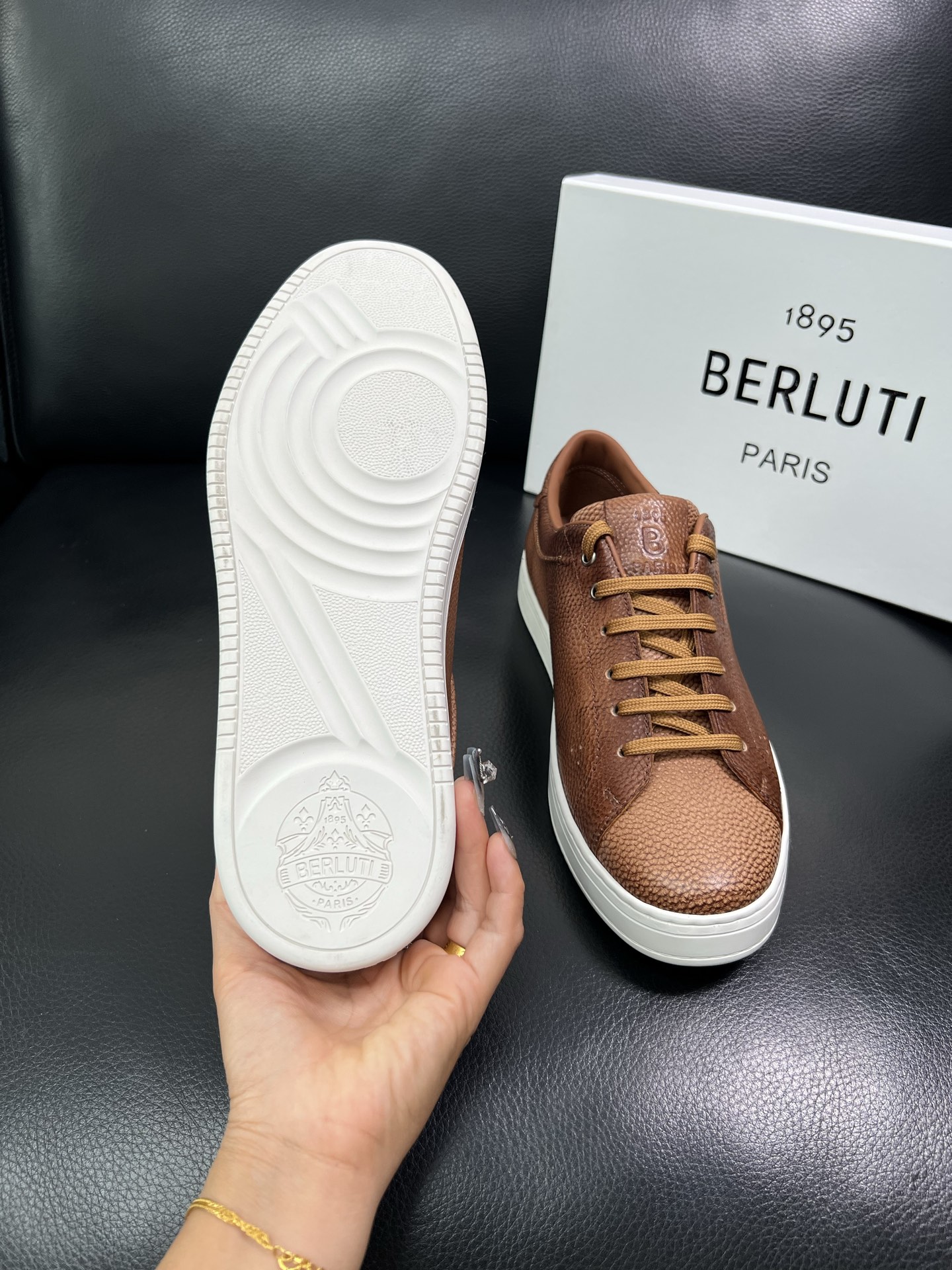 Berluti 🔍顶级代购🇮🇹 布鲁提 专柜同步发售原厂配置，意大利进口牛皮面料，全进口水染牛皮里垫，鞋