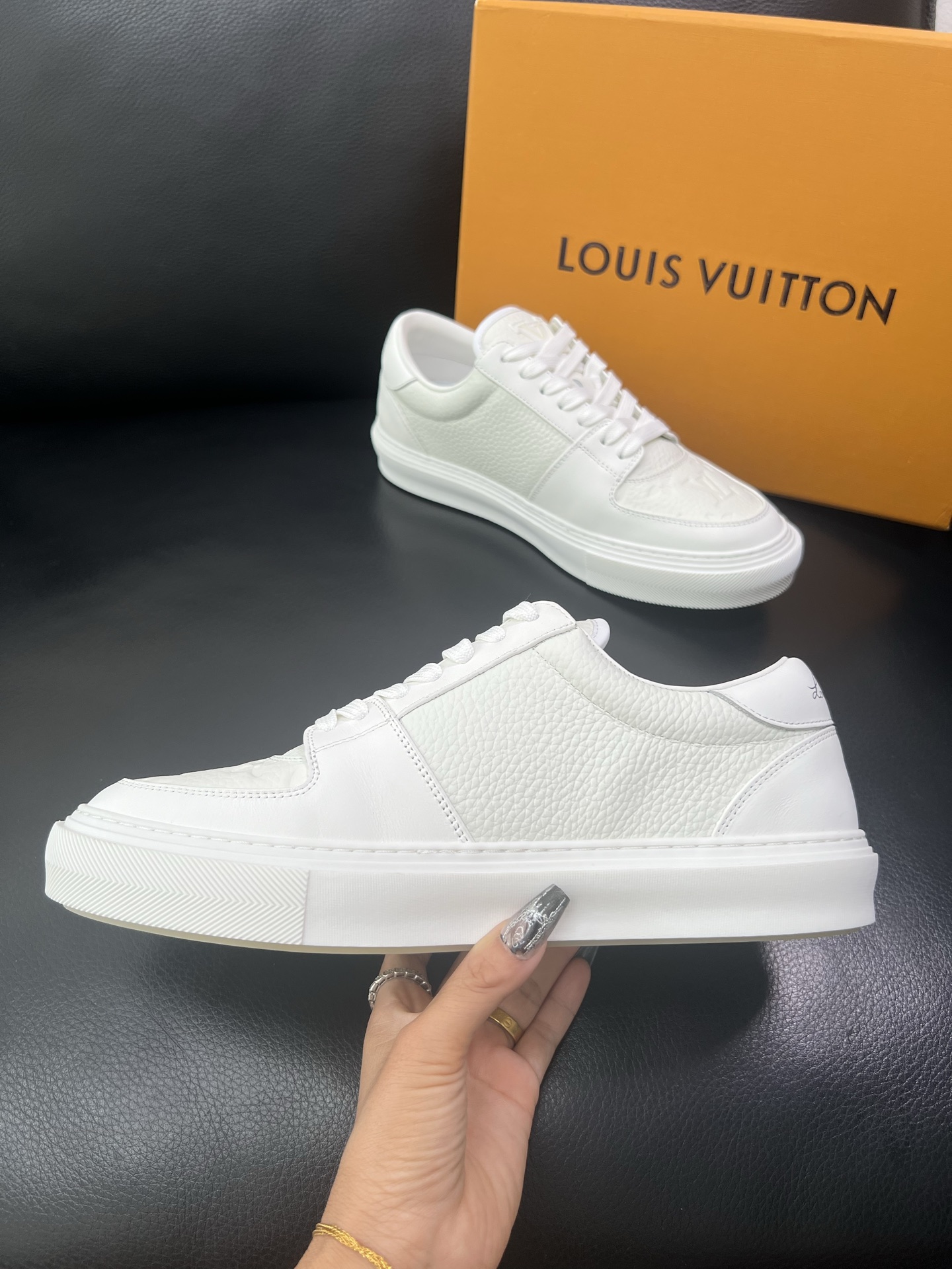 Lv 🔍顶级代购🇮🇹 路易威登，运动板鞋专柜同步，鞋面意大利进口，高品质拼接缤纷色彩复杂工艺品，进口网布