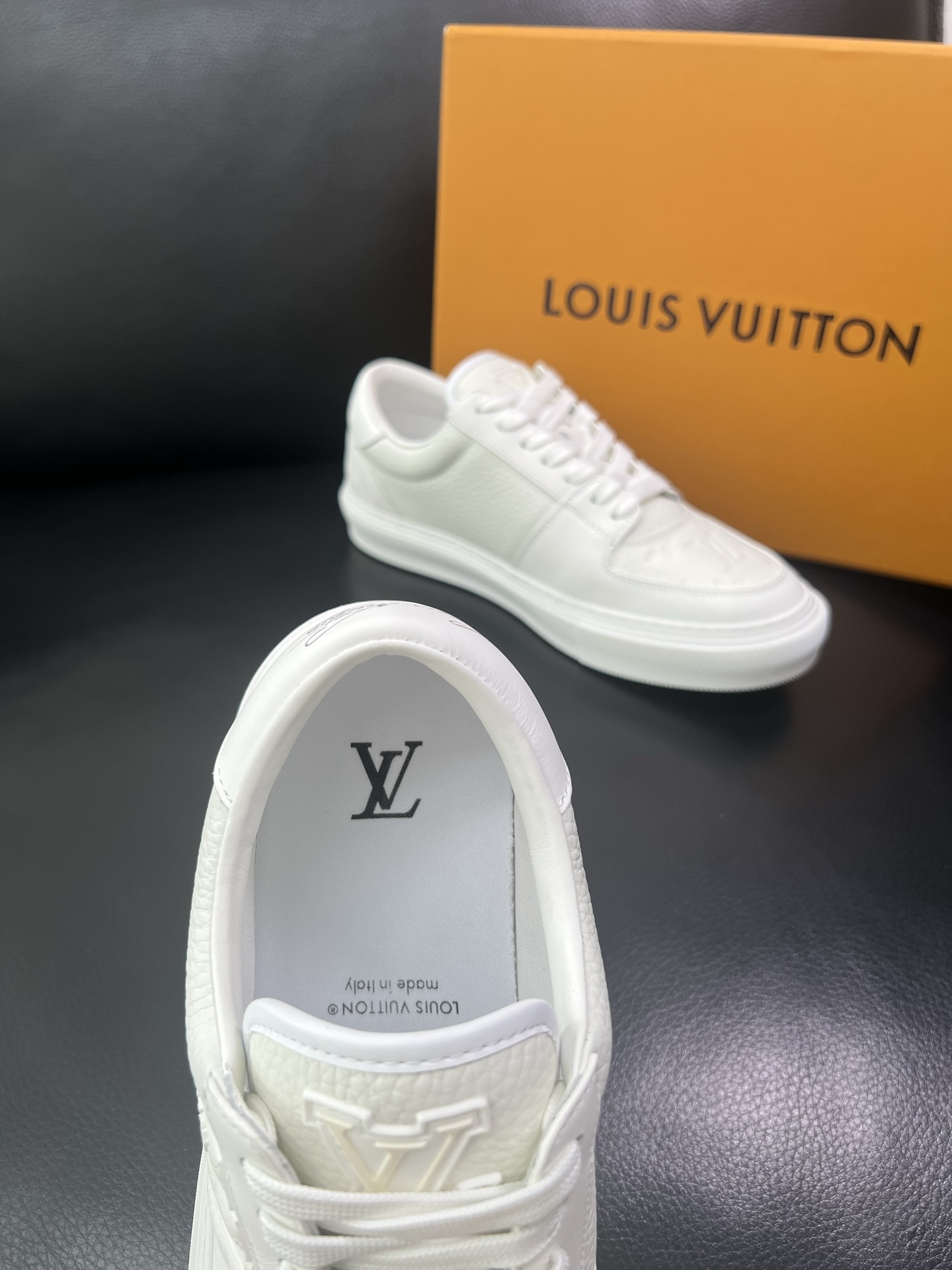 Lv 🔍顶级代购🇮🇹 路易威登，运动板鞋专柜同步，鞋面意大利进口，高品质拼接缤纷色彩复杂工艺品，进口网布