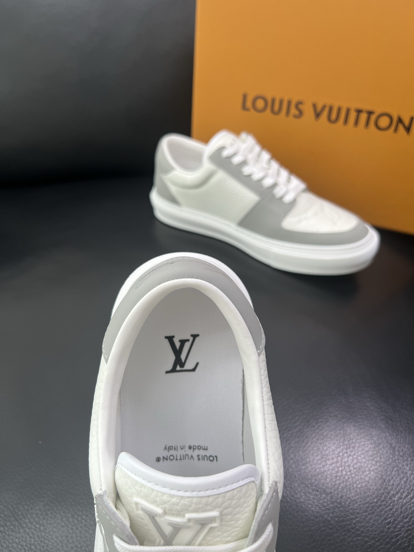 Lv 🔍顶级代购🇮🇹 路易威登，运动板鞋专柜同步，鞋面意大利进口，高品质拼接缤纷色彩复杂工艺品，进口网布