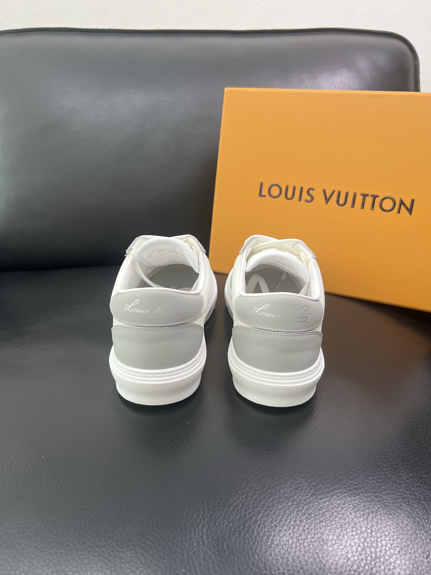 Lv 🔍顶级代购🇮🇹 路易威登，运动板鞋专柜同步，鞋面意大利进口，高品质拼接缤纷色彩复杂工艺品，进口网布