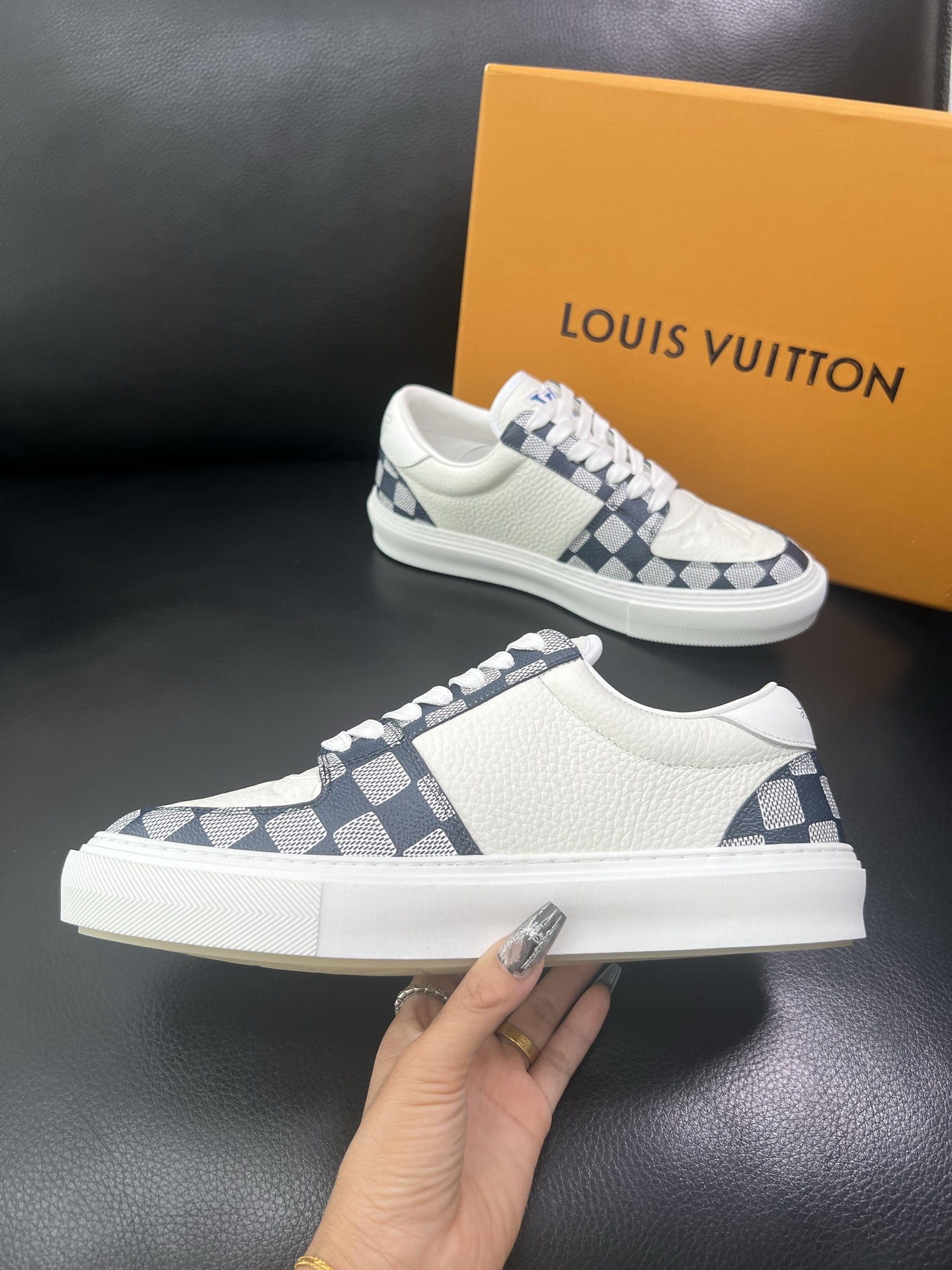 Lv 🔍顶级代购🇮🇹 路易威登，运动板鞋专柜同步，鞋面意大利进口，高品质拼接缤纷色彩复杂工艺品，进口网布