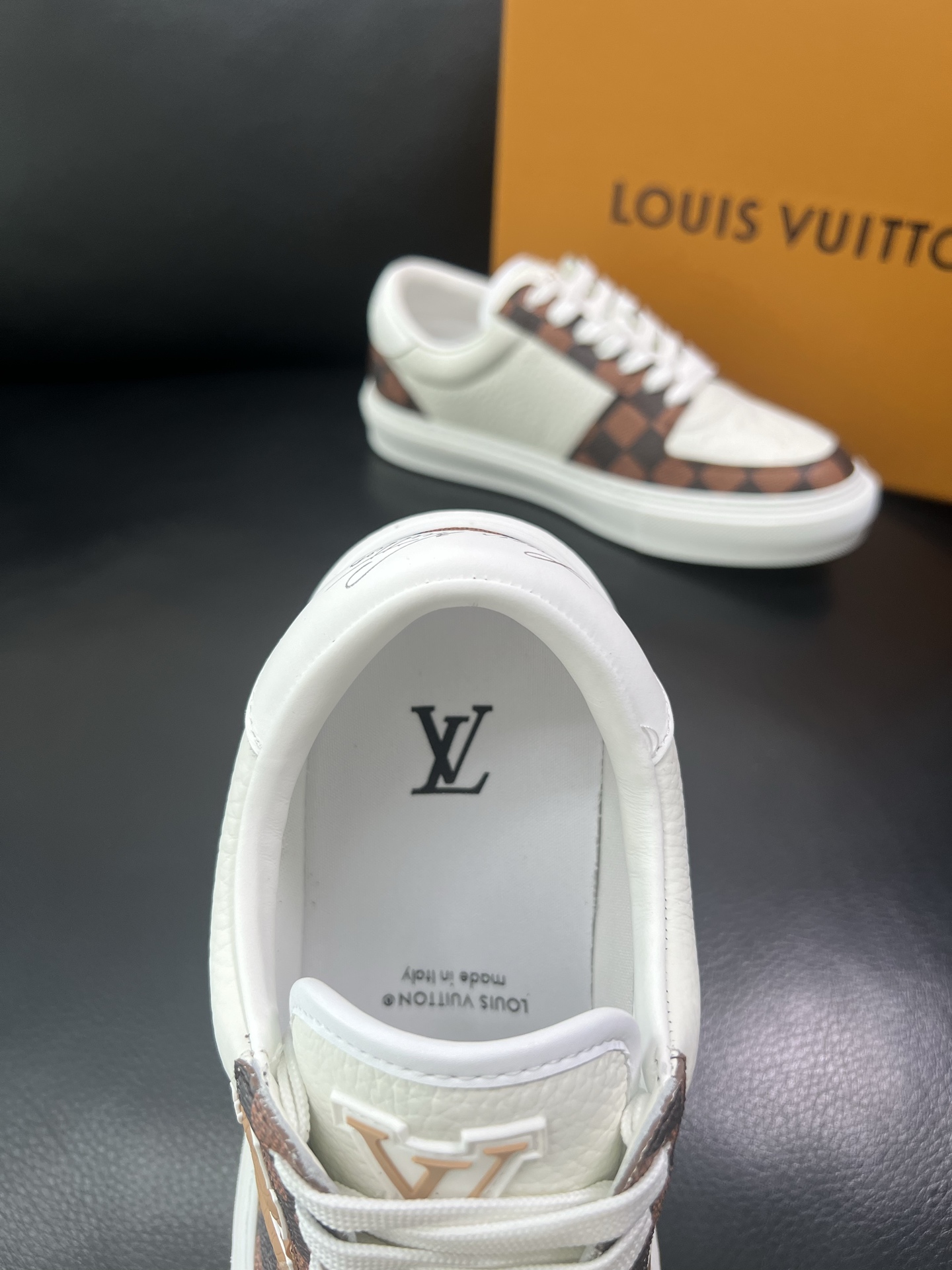 Lv 🔍顶级代购🇮🇹 路易威登，运动板鞋专柜同步，鞋面意大利进口，高品质拼接缤纷色彩复杂工艺品，进口网布